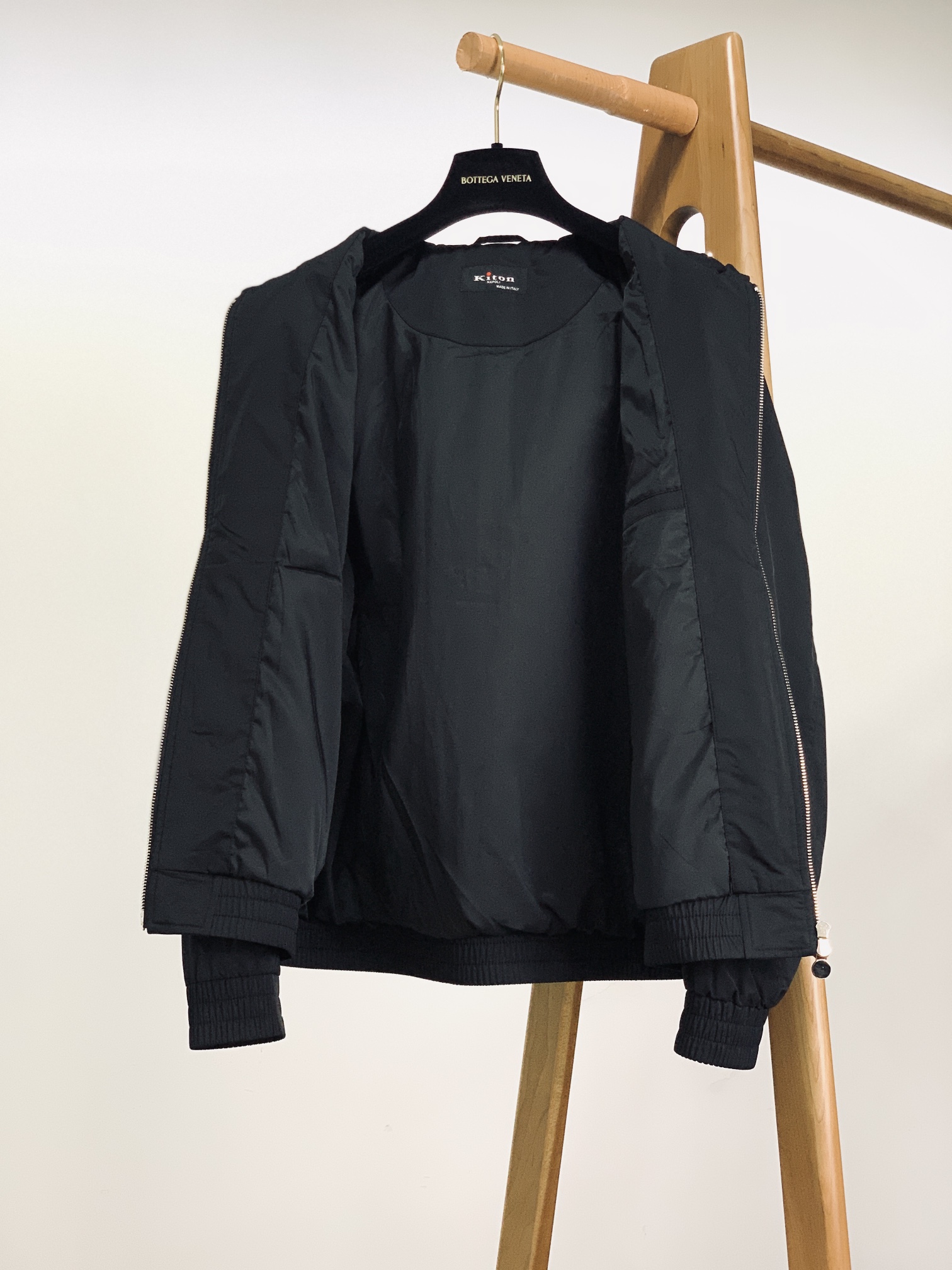 Kiton 奇顿 2025FW早秋新品 渠道的精品狠货！！！今年最好看的连帽休闲外套闭眼入！客供定制面料