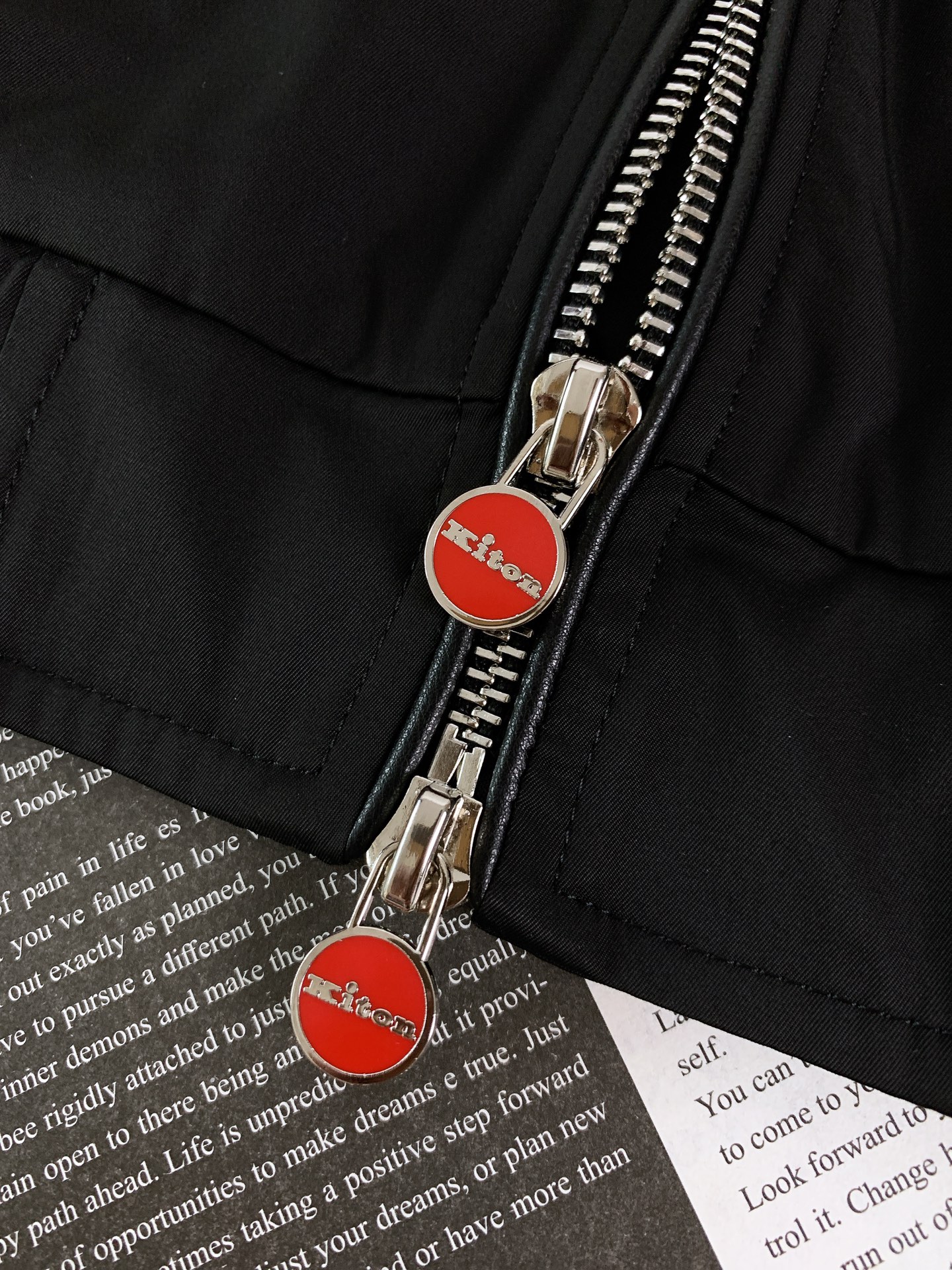 Kiton 奇顿 2025FW早秋新品 渠道的精品狠货！！！今年最好看的连帽休闲外套闭眼入！客供定制面料