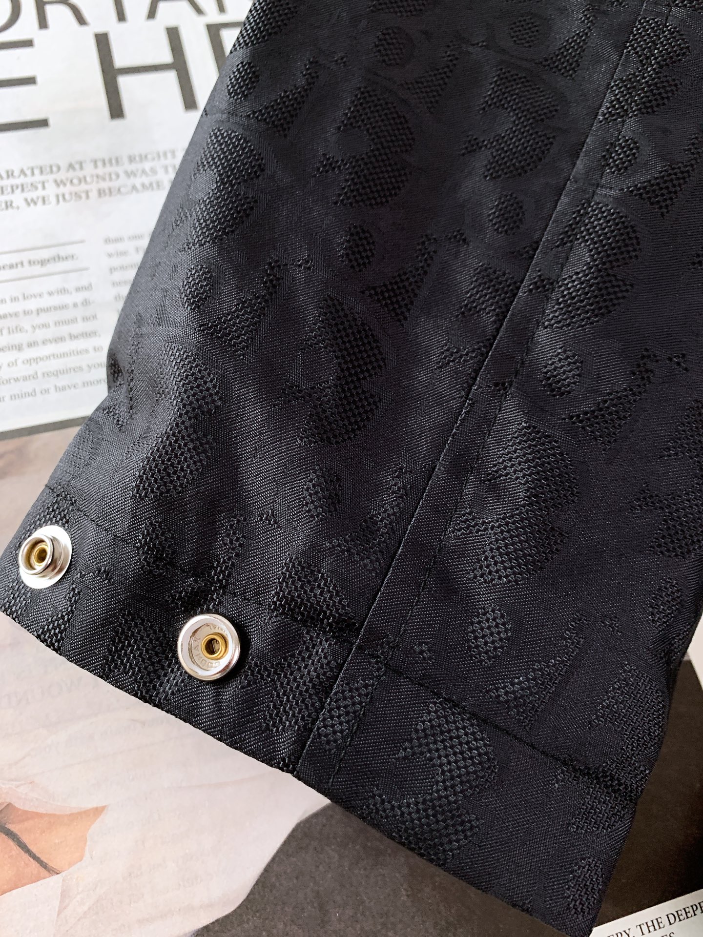 Dior Homme 迪奥·桀傲 满印暗纹提花外套绗缝提花科技面料 Oblique 印花绗缝效果这款绗缝