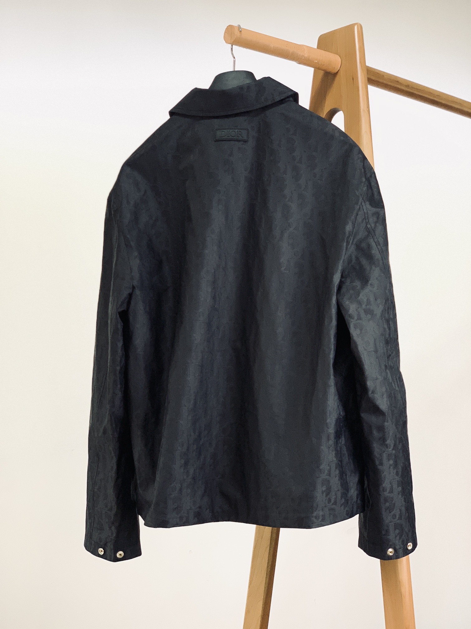 Dior Homme 迪奥·桀傲 满印暗纹提花外套绗缝提花科技面料 Oblique 印花绗缝效果这款绗缝