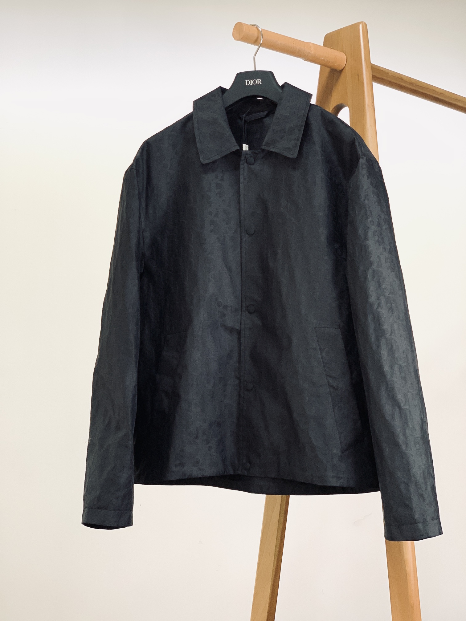 Dior Homme 迪奥·桀傲 满印暗纹提花外套绗缝提花科技面料 Oblique 印花绗缝效果这款绗缝