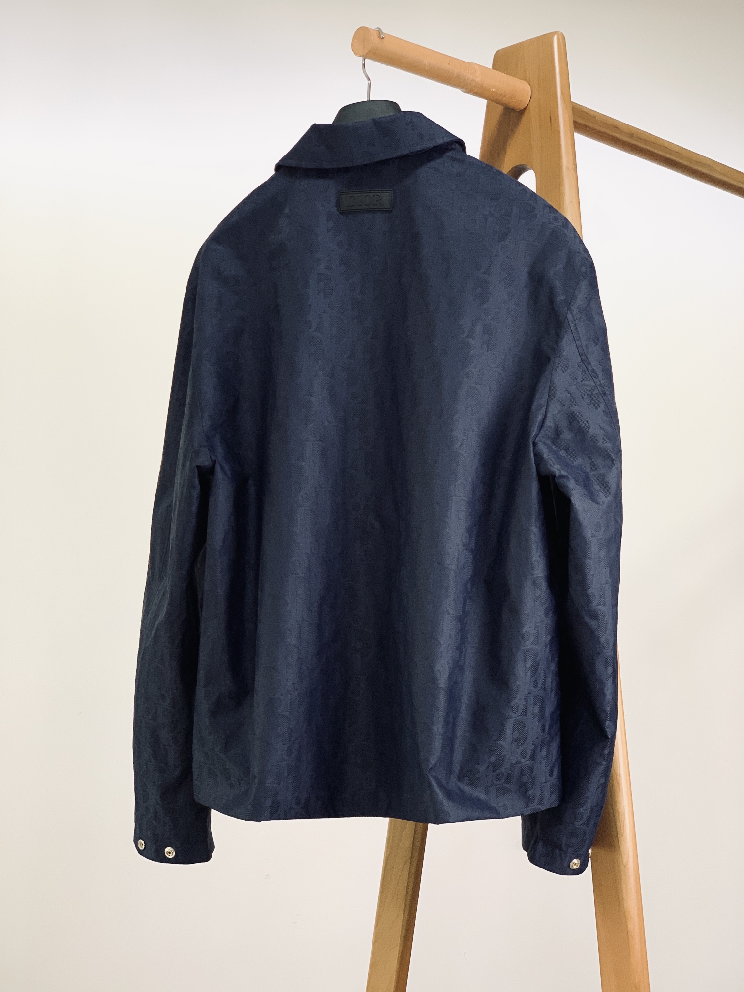 Dior Homme 迪奥·桀傲 满印暗纹提花外套绗缝提花科技面料 Oblique 印花绗缝效果这款绗缝