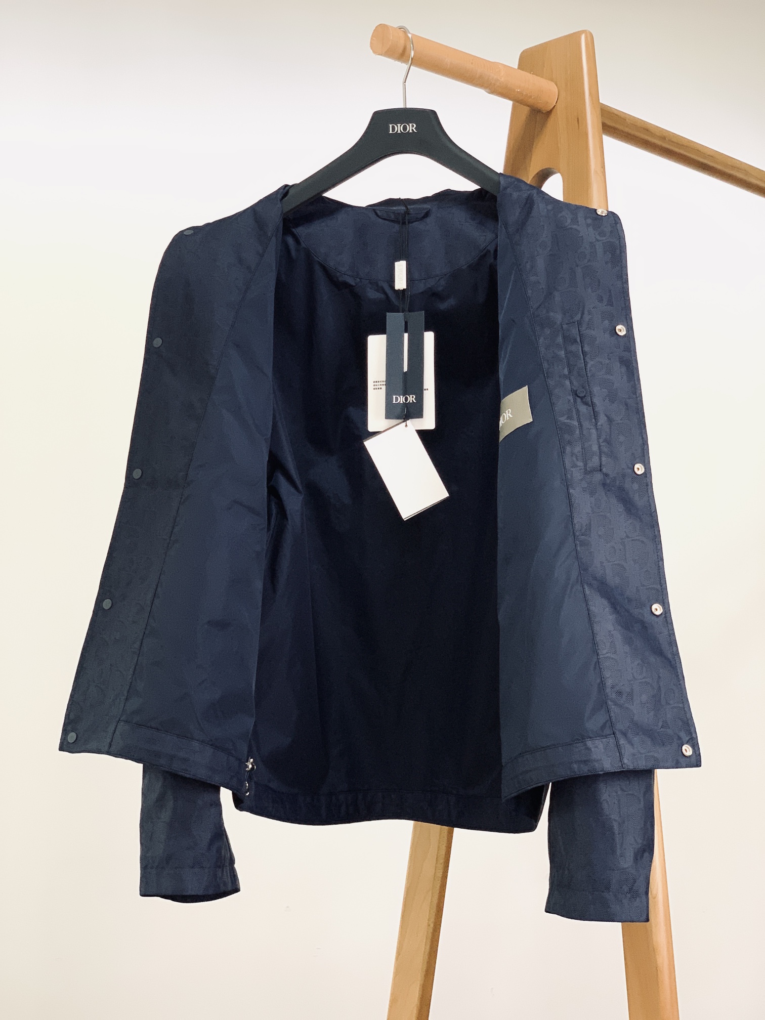 Dior Homme 迪奥·桀傲 满印暗纹提花外套绗缝提花科技面料 Oblique 印花绗缝效果这款绗缝