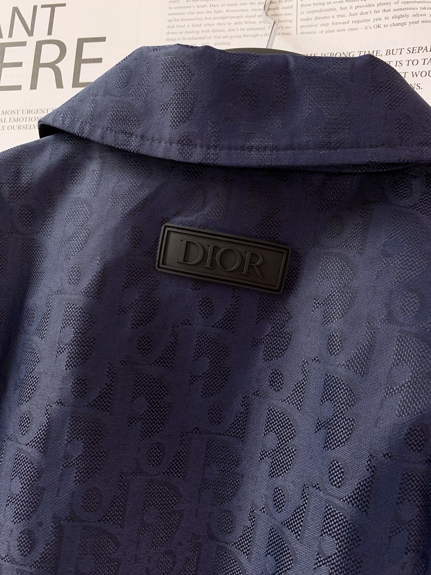 Dior Homme 迪奥·桀傲 满印暗纹提花外套绗缝提花科技面料 Oblique 印花绗缝效果这款绗缝