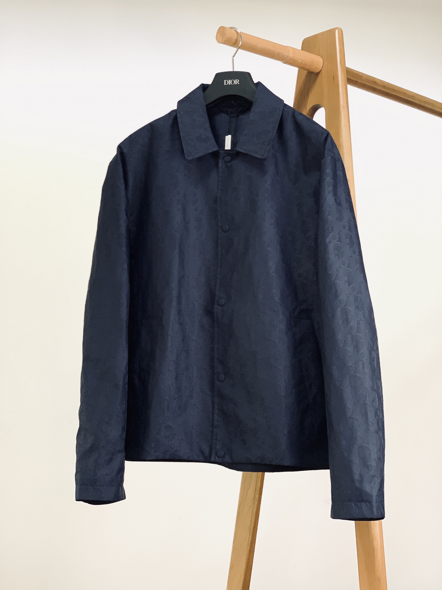 Dior Homme 迪奥·桀傲 满印暗纹提花外套绗缝提花科技面料 Oblique 印花绗缝效果这款绗缝