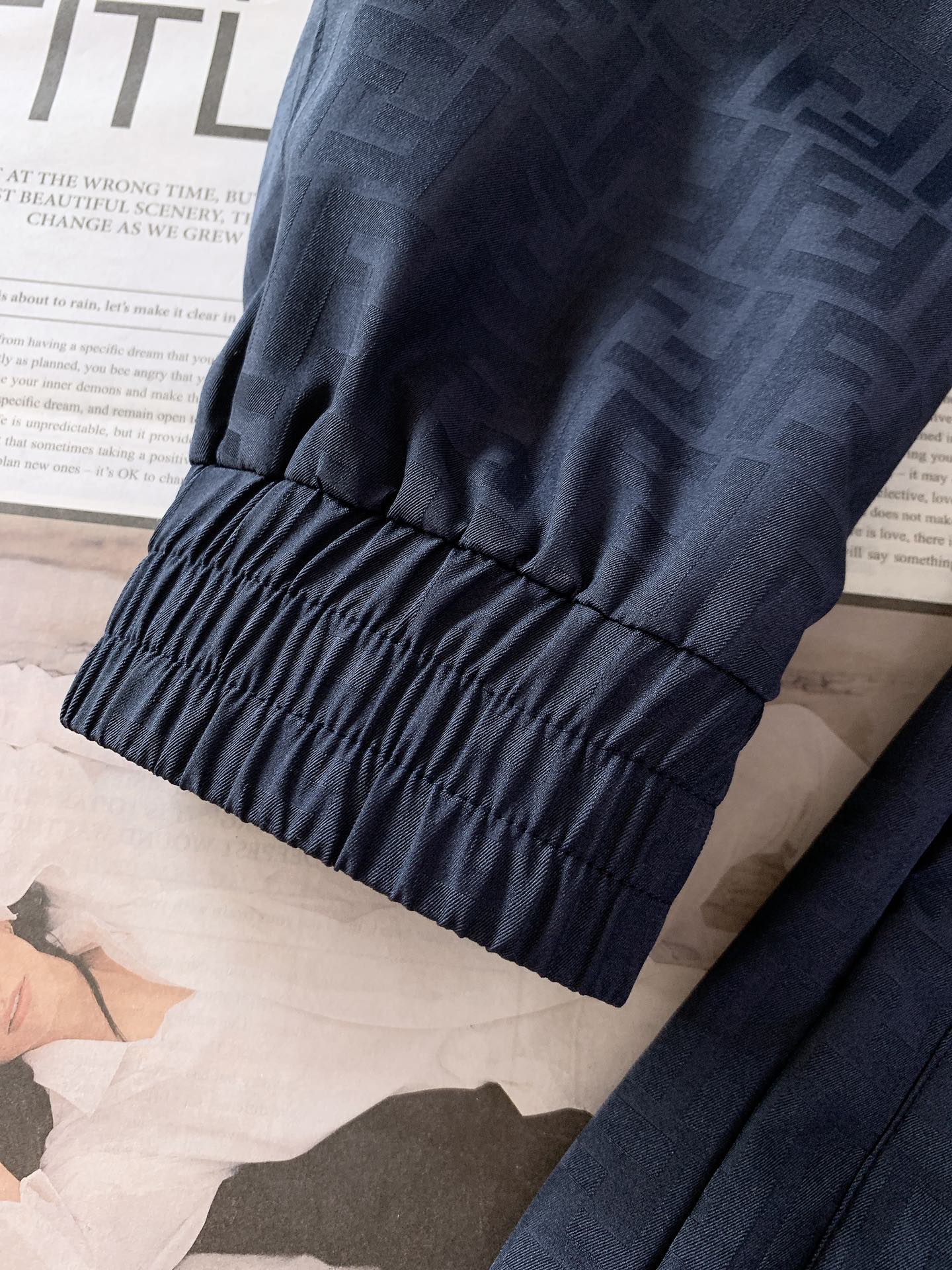 Fendi 芬迪 2025FW早秋新品 暗纹提花夹克外套。经典元素，重塑时尚新风尚夹克标志性的FF提花图