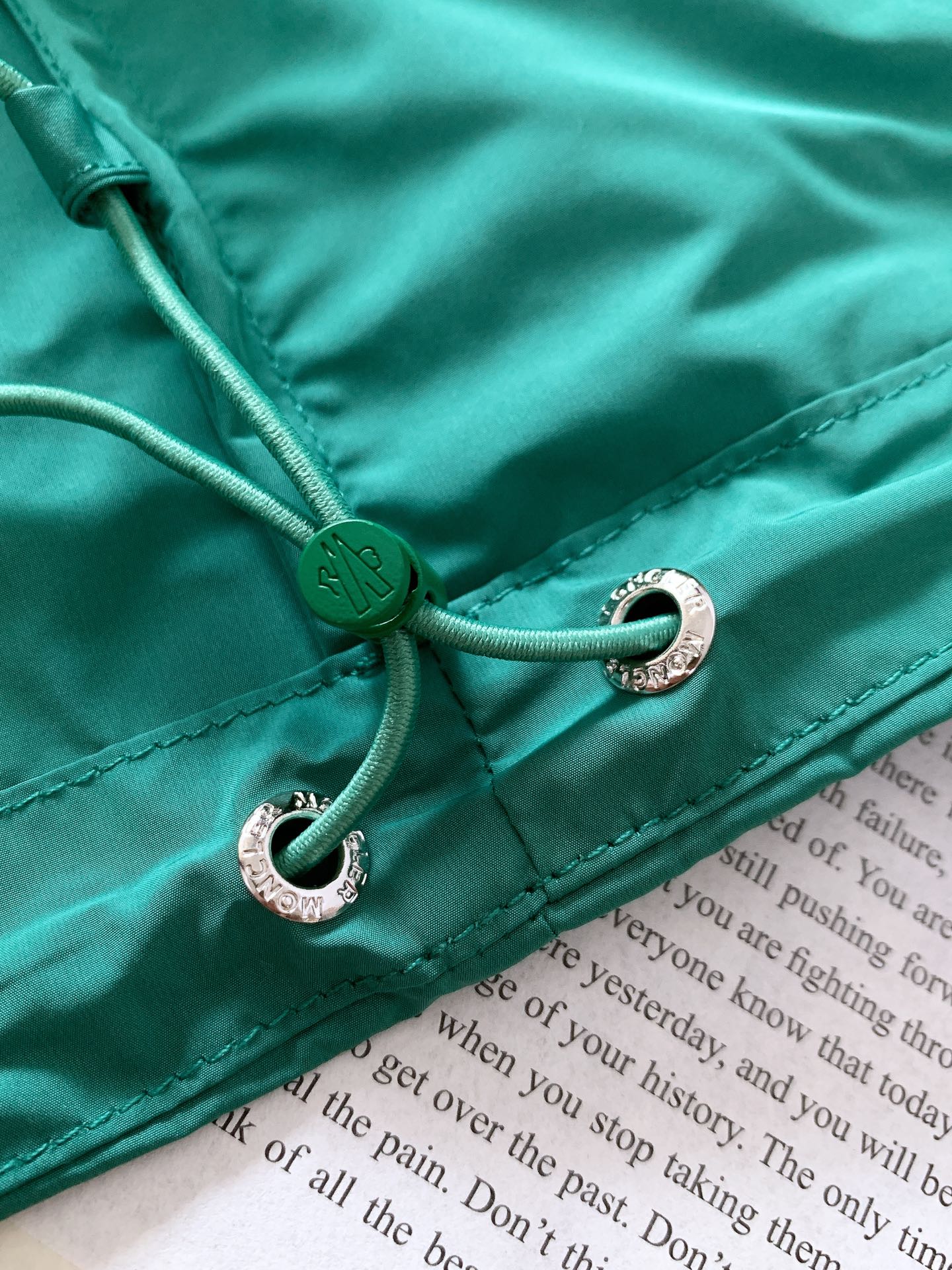 Moncler 蒙口 2025FW早秋新品Sassiere连帽夹克：奢华与功能的极致演绎活力又不失沉稳，