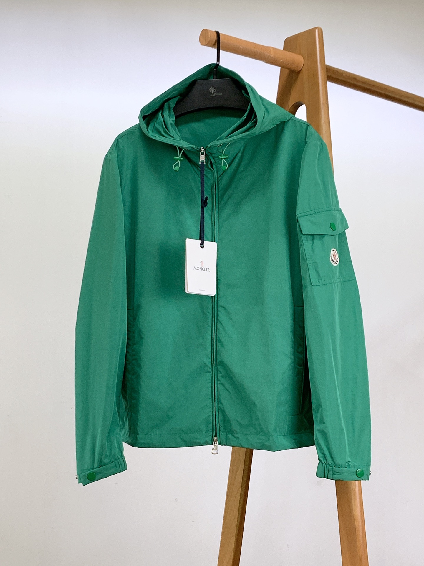 Moncler 蒙口 2025FW早秋新品Sassiere连帽夹克：奢华与功能的极致演绎活力又不失沉稳，