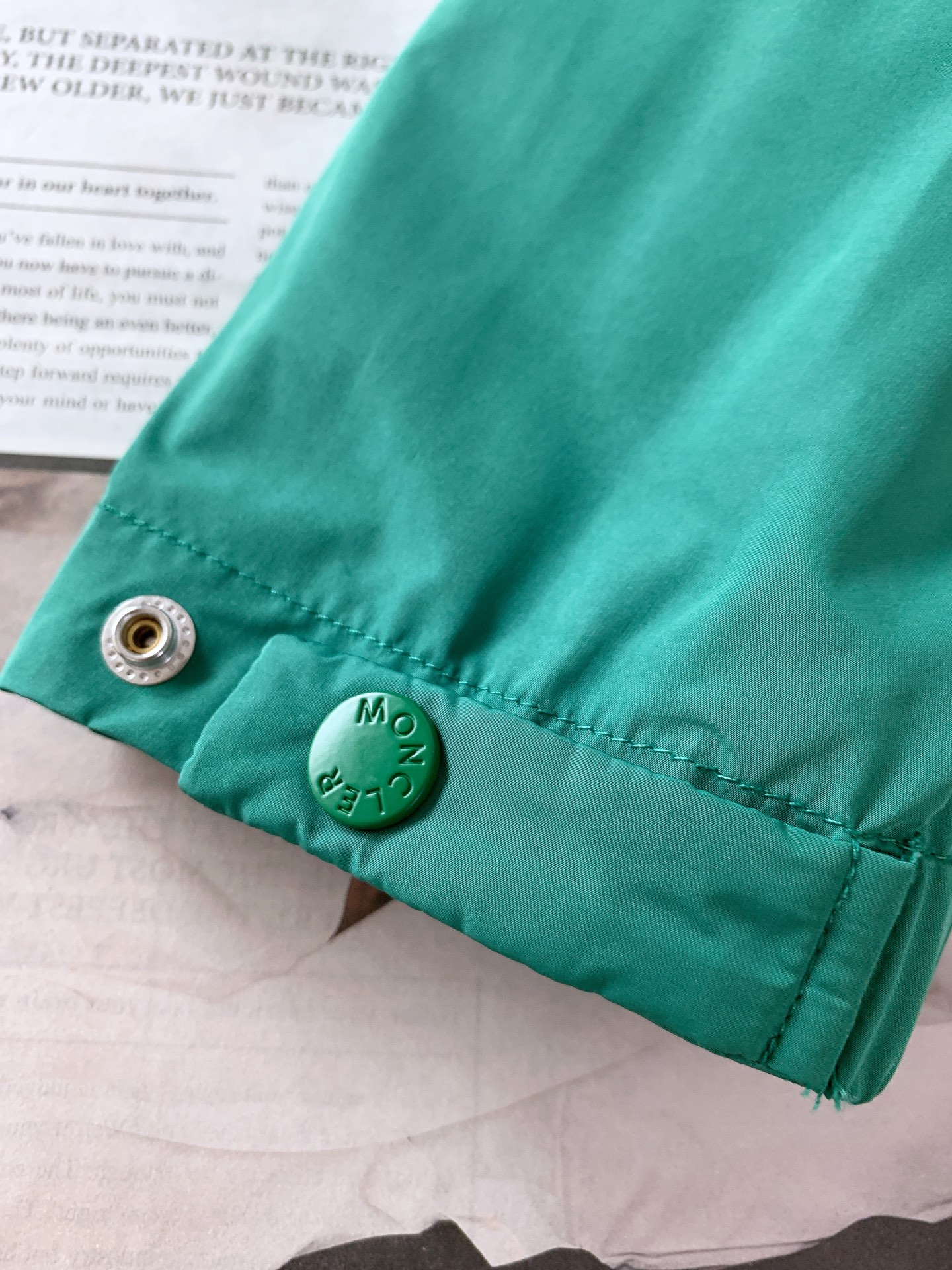 Moncler 蒙口 2025FW早秋新品Sassiere连帽夹克：奢华与功能的极致演绎活力又不失沉稳，