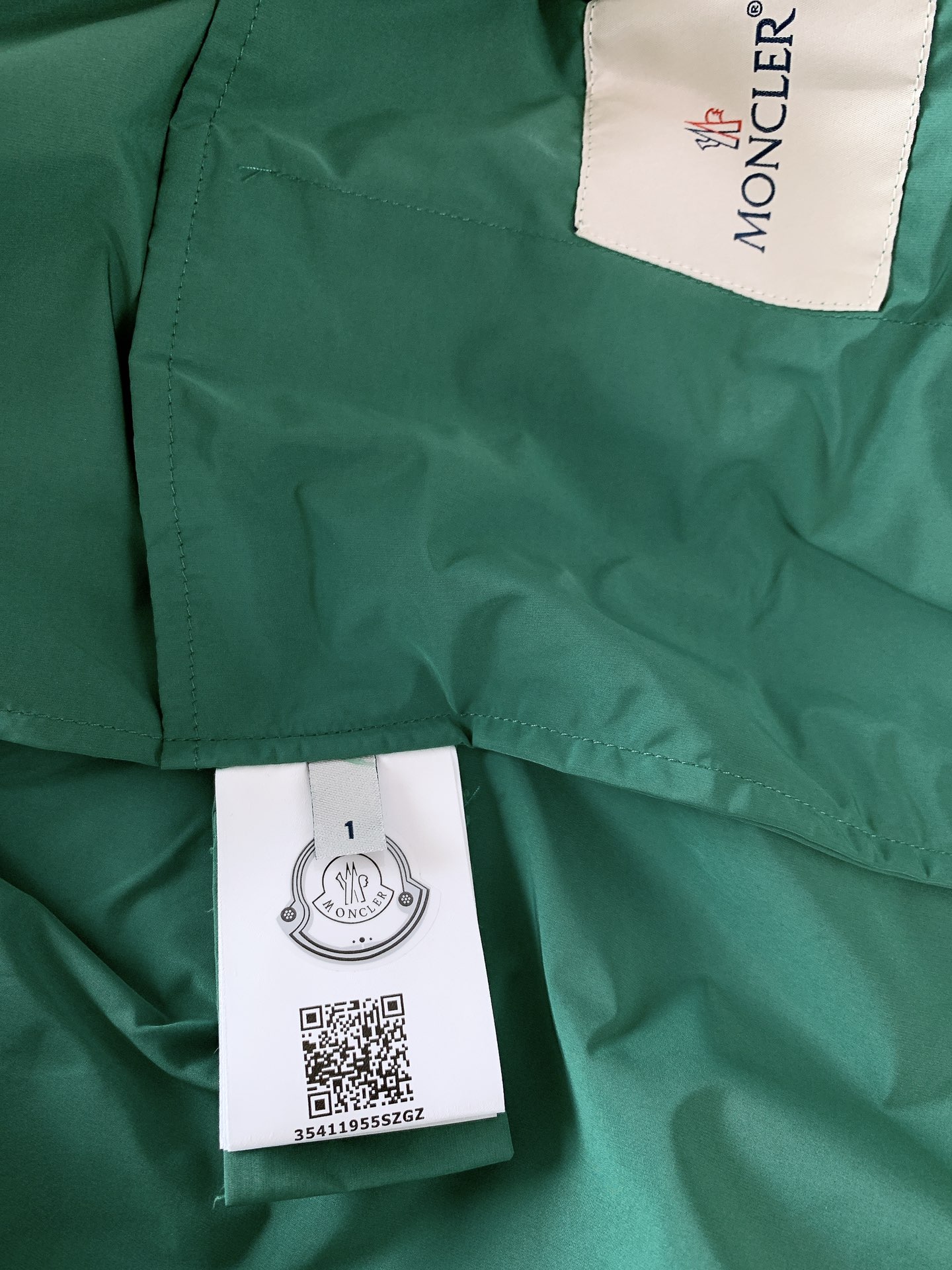 Moncler 蒙口 2025FW早秋新品Sassiere连帽夹克：奢华与功能的极致演绎活力又不失沉稳，