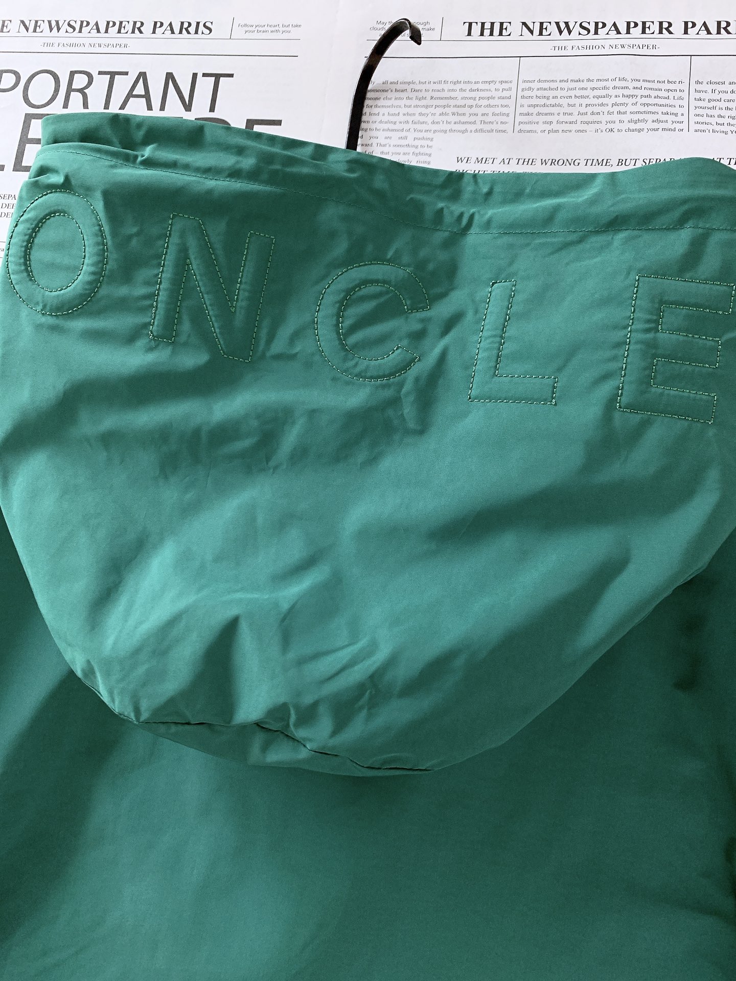 Moncler 蒙口 2025FW早秋新品Sassiere连帽夹克：奢华与功能的极致演绎活力又不失沉稳，