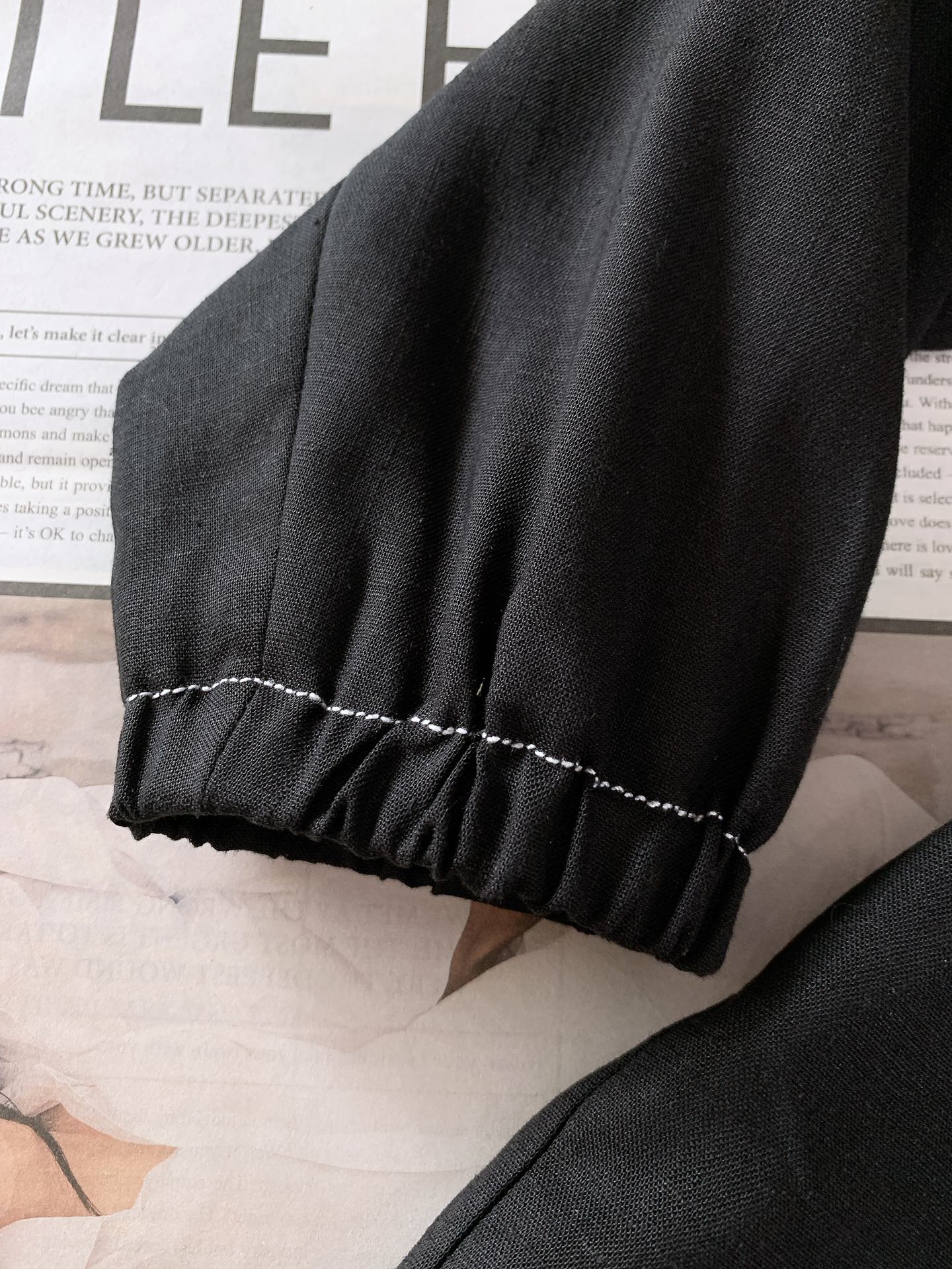 Prada 普拉达 2025FW早秋新品 天丝麻夹克外套。质感面料，演绎舒适与高级。天丝麻面料的运用，是