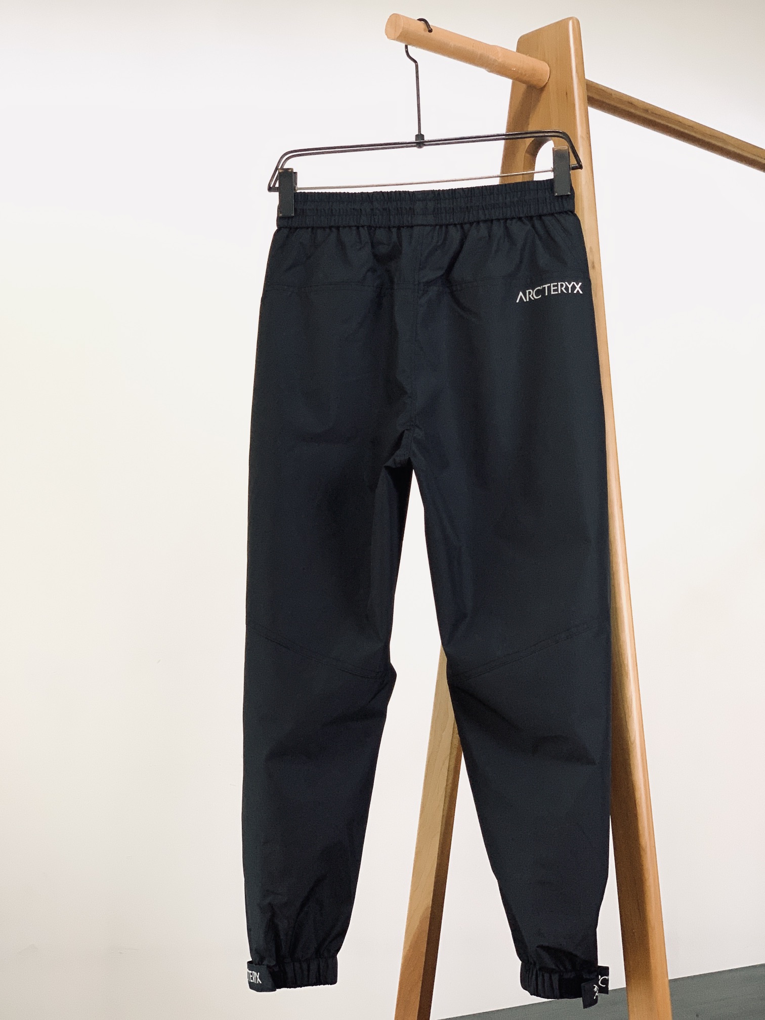 ARCTERYX 始祖鸟 2025FW早秋新品户外休闲裤👖经典设计，低调而不失格调这款休闲裤简约大气又百