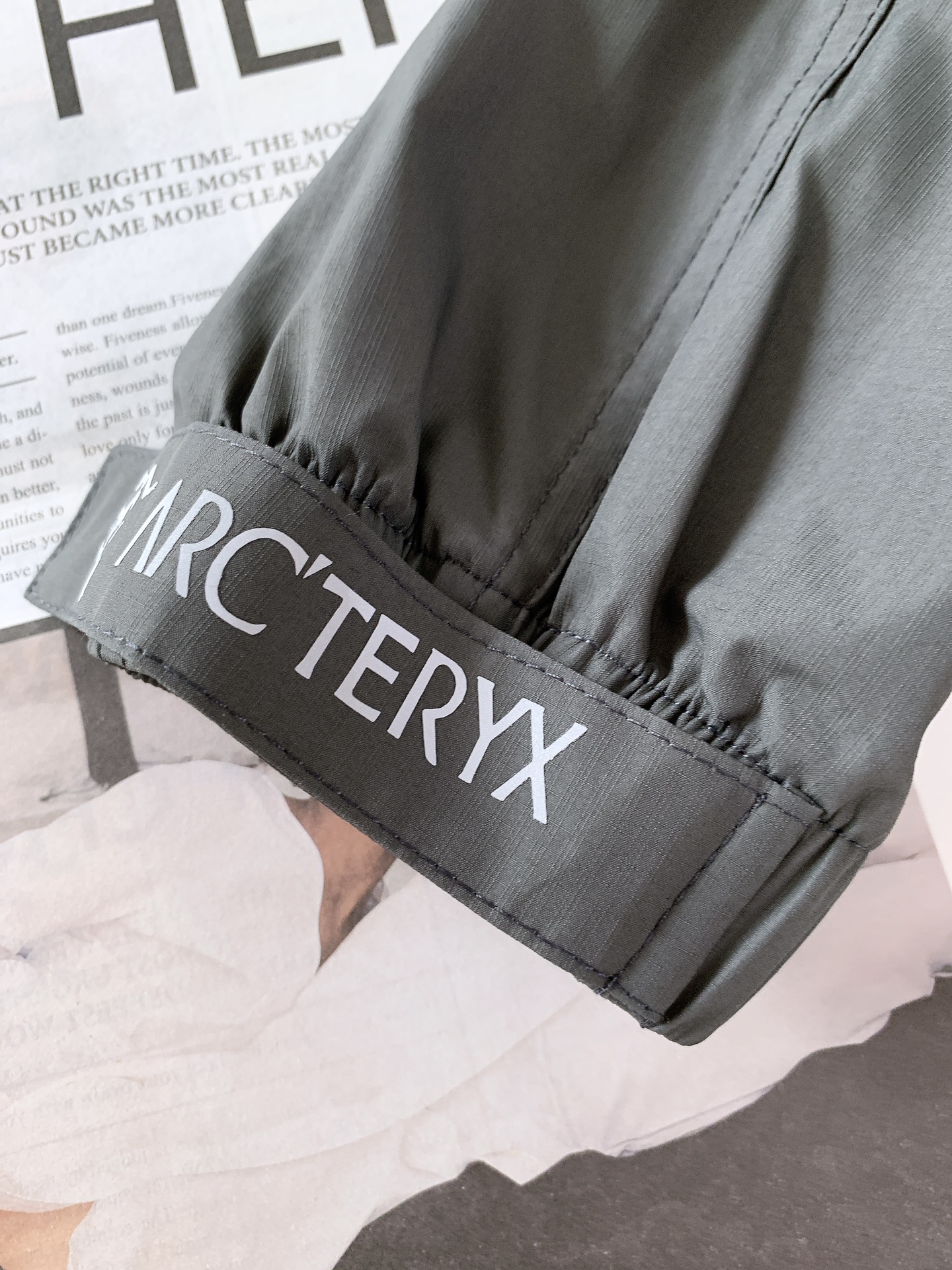 ARCTERYX 始祖鸟 2025FW早秋新品户外休闲裤👖经典设计，低调而不失格调这款休闲裤简约大气又百