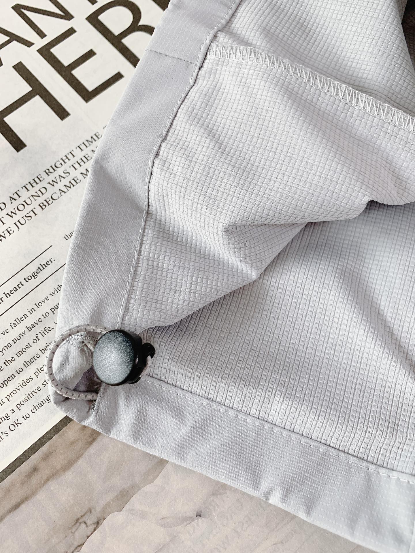 ARCTERYX 始祖鸟 2025FW早秋新品鸟家户外上衣：功能与时尚的完美融合。这款上衣整体采用简约的