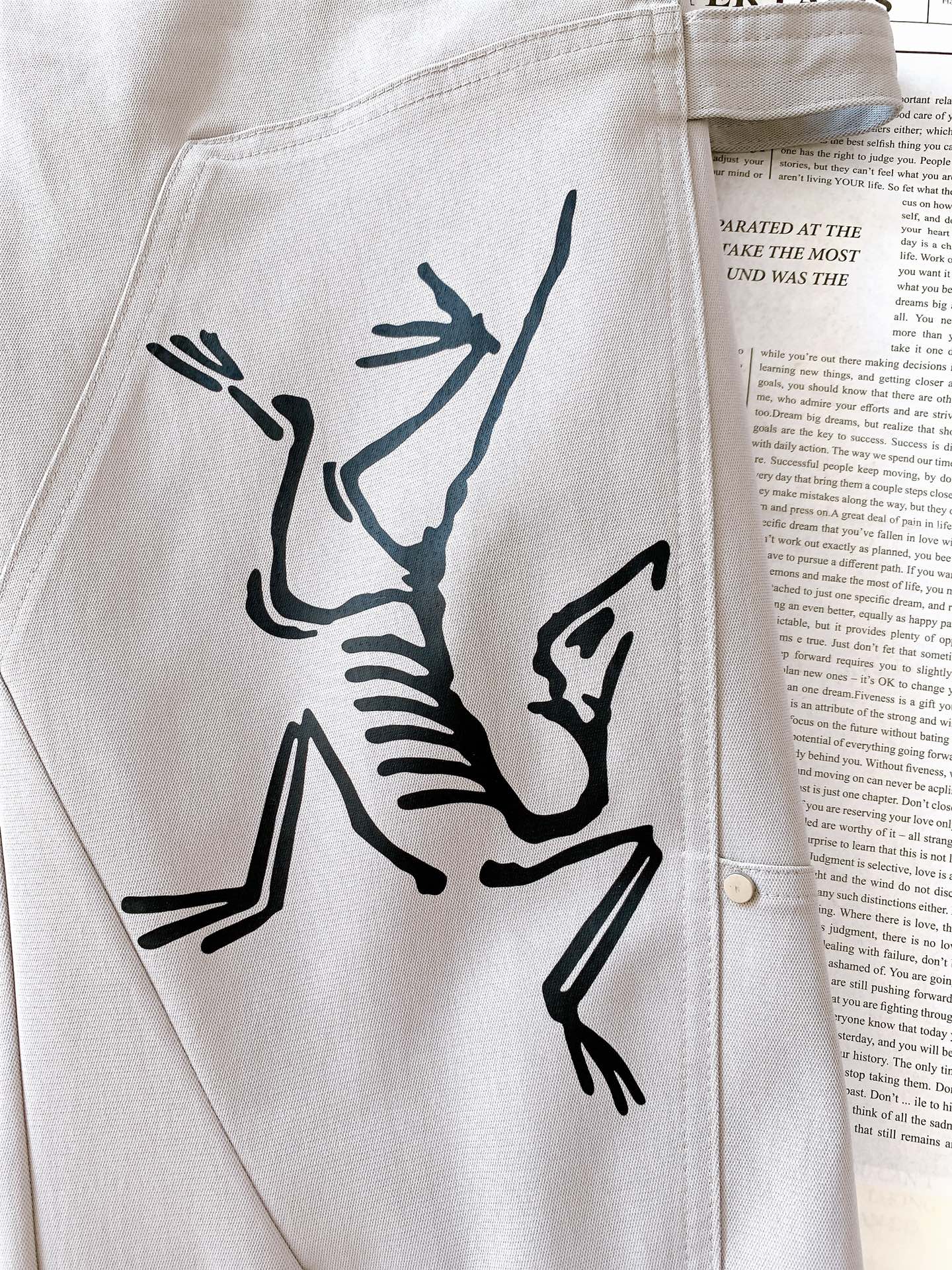 ARCTERYX 始祖鸟 2025FW早秋新品高街复古休闲裤，双层针织，定制的面料，客供五金辅料～四季中