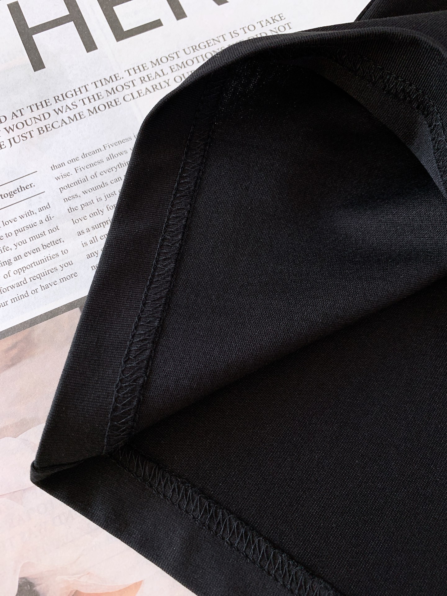 𝐁𝐚𝐥𝐞𝐧𝐜𝐢𝐚𝐠𝐚 巴黎世家 2025SS春夏新品 卡通印花T恤，细节控的时尚解药。故意用做旧纹理呈现