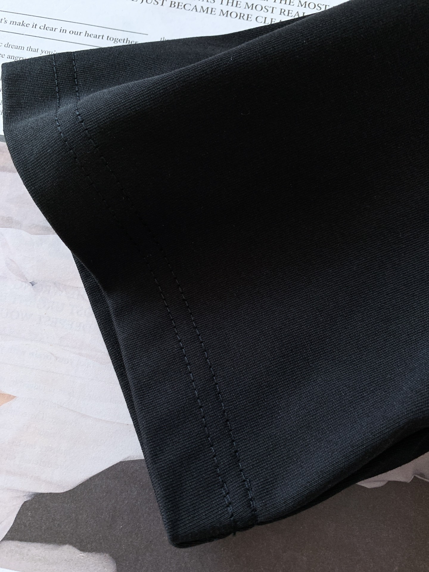 𝐁𝐚𝐥𝐞𝐧𝐜𝐢𝐚𝐠𝐚 巴黎世家 2025SS春夏新品 卡通印花T恤，细节控的时尚解药。故意用做旧纹理呈现