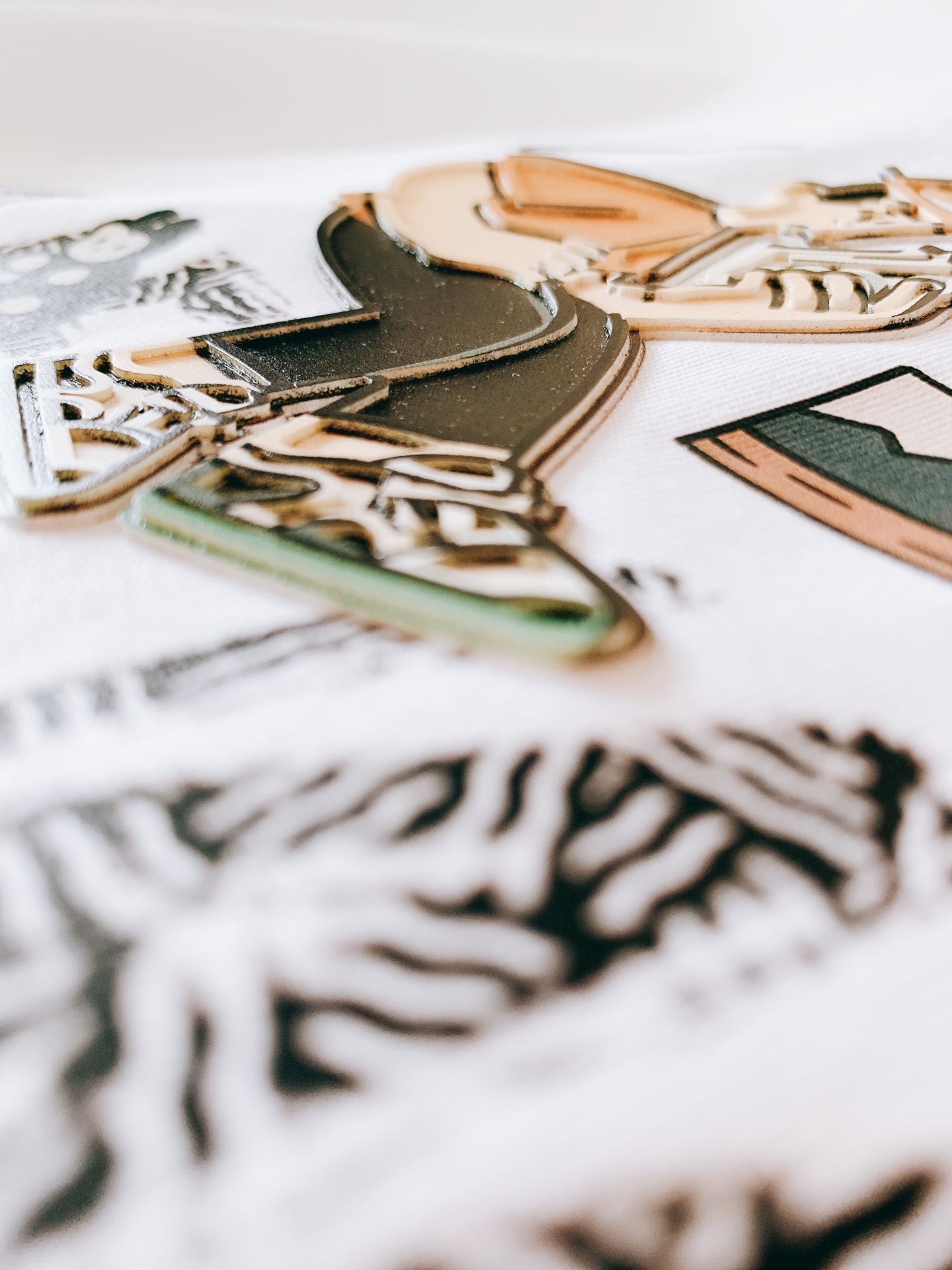 𝐁𝐚𝐥𝐞𝐧𝐜𝐢𝐚𝐠𝐚 巴黎世家 2025SS春夏新品 卡通印花T恤，细节控的时尚解药。故意用做旧纹理呈现