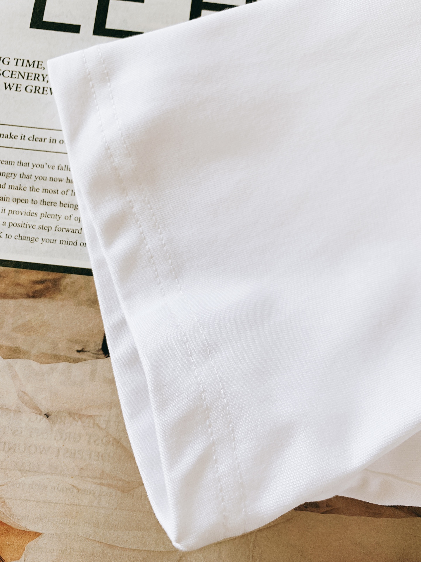 𝐁𝐚𝐥𝐞𝐧𝐜𝐢𝐚𝐠𝐚 巴黎世家 2025SS春夏新品 卡通印花T恤，细节控的时尚解药。故意用做旧纹理呈现