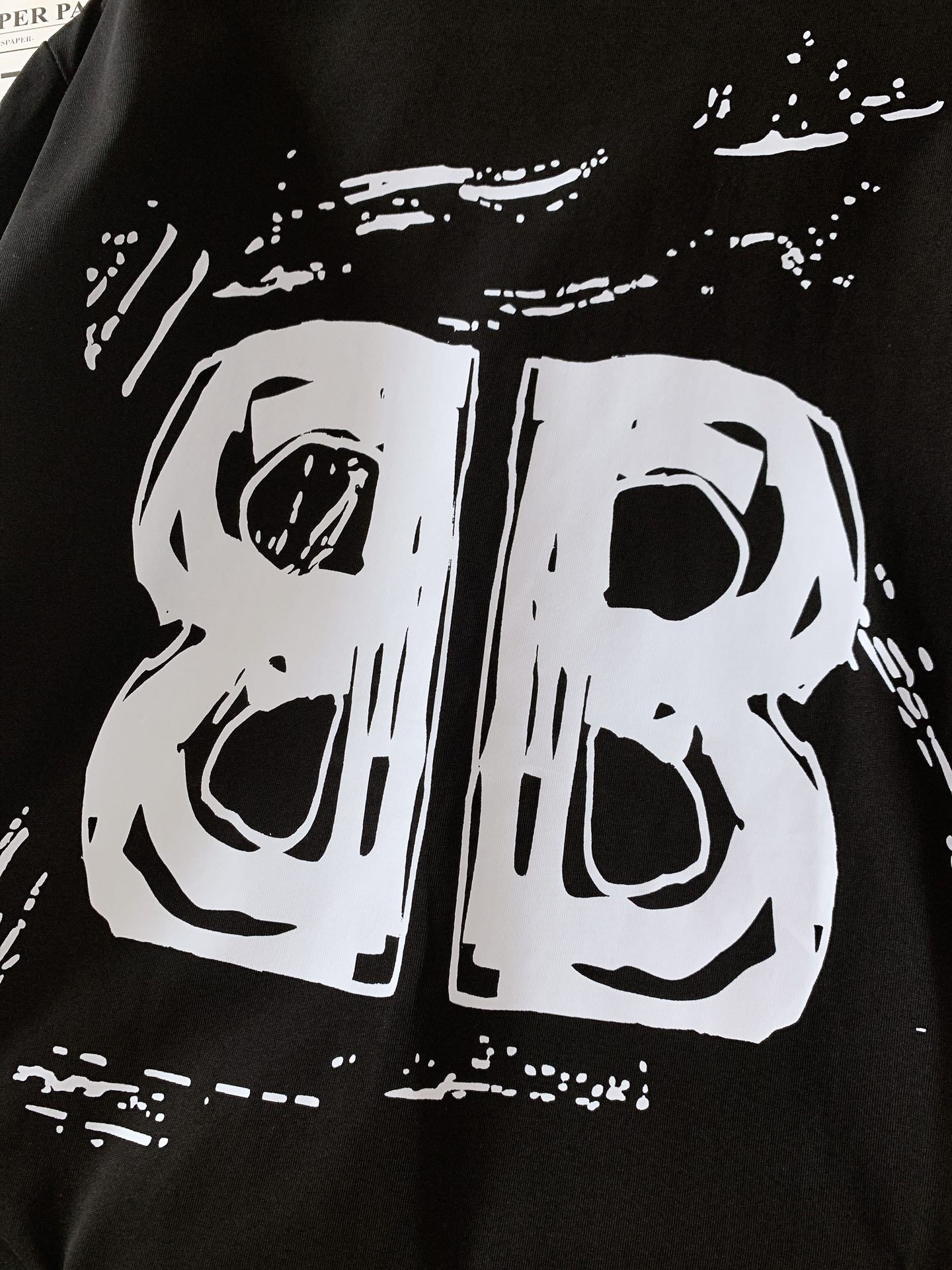 𝐁𝐚𝐥𝐞𝐧𝐜𝐢𝐚𝐠𝐚 巴黎世家 2025SS春夏新品 休闲印花T恤。经典圆领设计，不挑人，不管是单穿还是