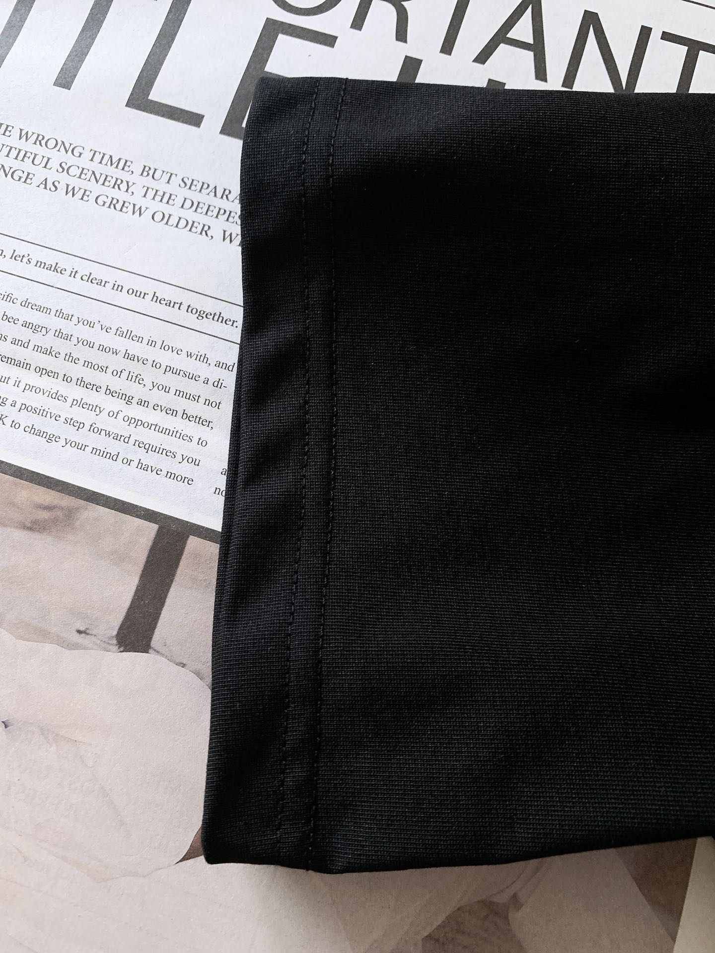 𝐁𝐚𝐥𝐞𝐧𝐜𝐢𝐚𝐠𝐚 巴黎世家 2025SS春夏新品 休闲印花T恤。经典圆领设计，不挑人，不管是单穿还是