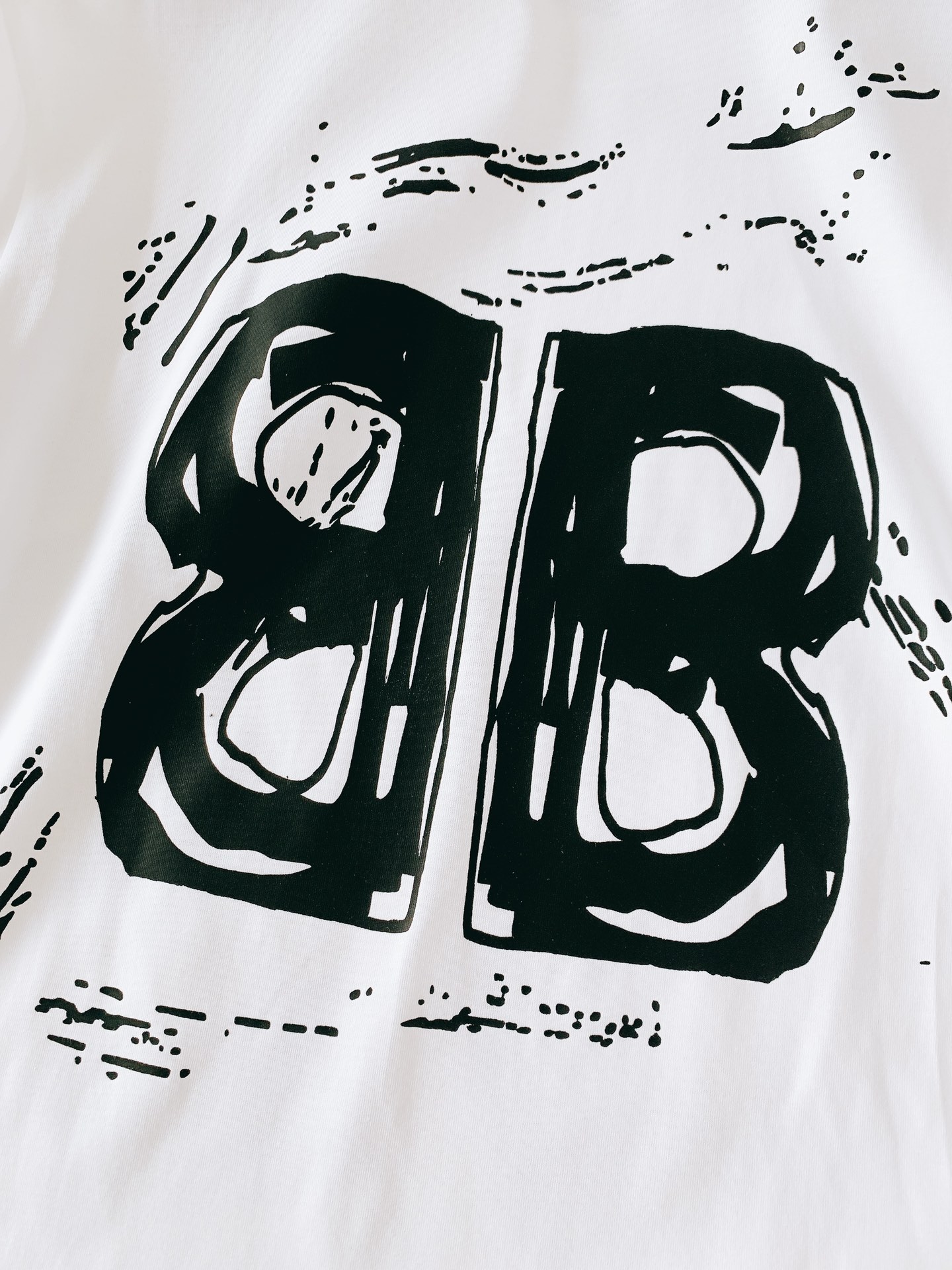 𝐁𝐚𝐥𝐞𝐧𝐜𝐢𝐚𝐠𝐚 巴黎世家 2025SS春夏新品 休闲印花T恤。经典圆领设计，不挑人，不管是单穿还是