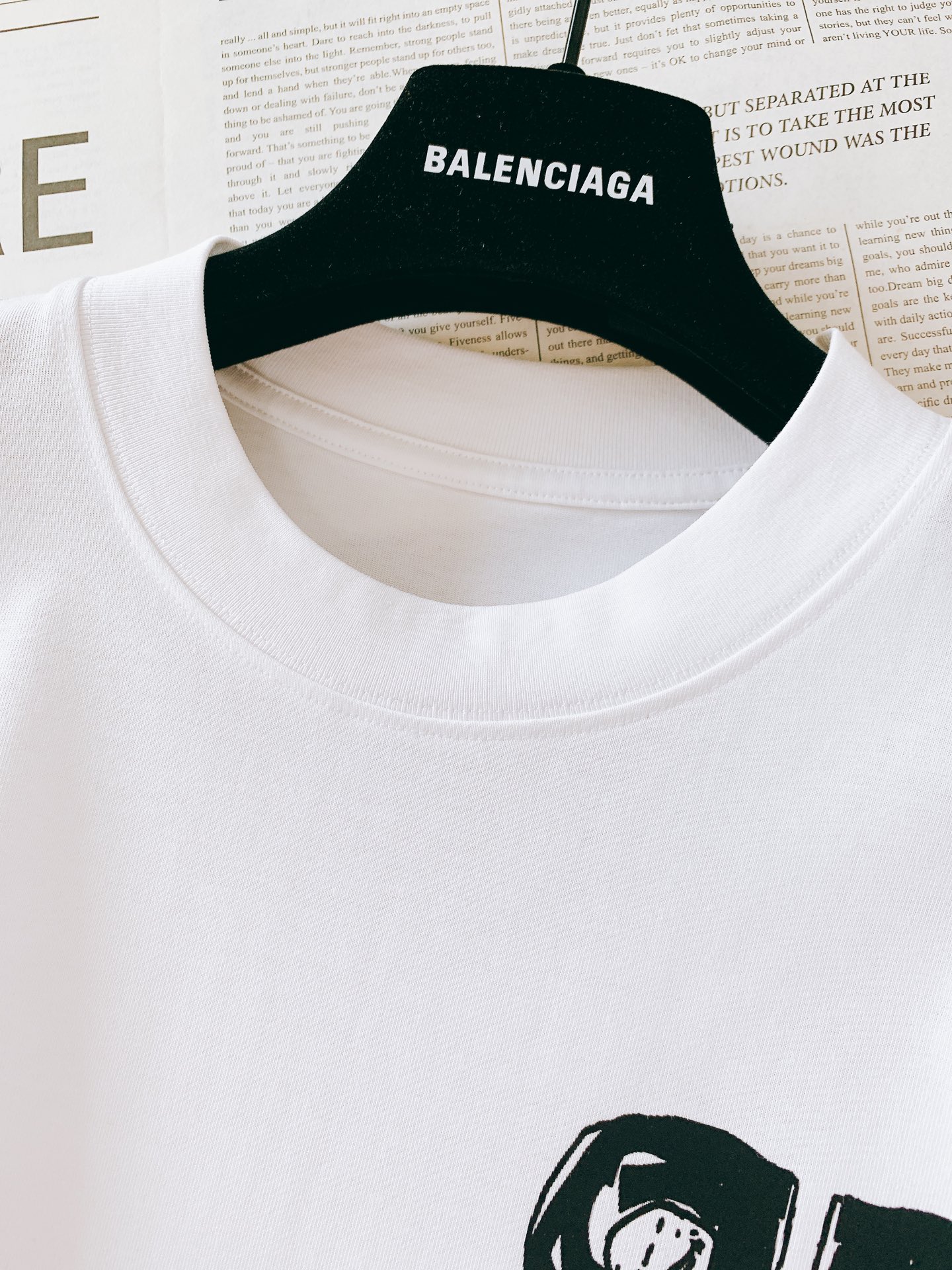 𝐁𝐚𝐥𝐞𝐧𝐜𝐢𝐚𝐠𝐚 巴黎世家 2025SS春夏新品 休闲印花T恤。经典圆领设计，不挑人，不管是单穿还是