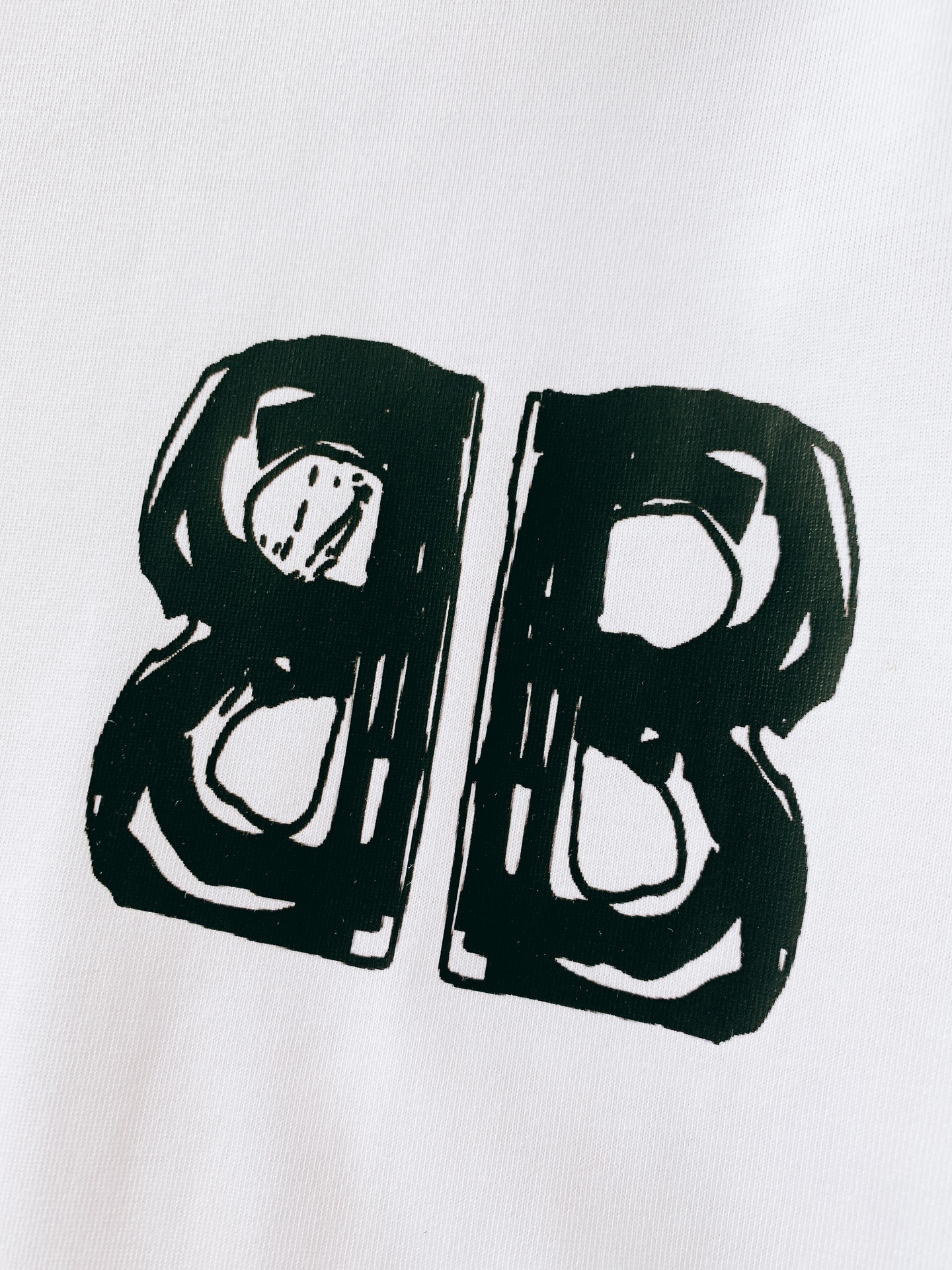 𝐁𝐚𝐥𝐞𝐧𝐜𝐢𝐚𝐠𝐚 巴黎世家 2025SS春夏新品 休闲印花T恤。经典圆领设计，不挑人，不管是单穿还是