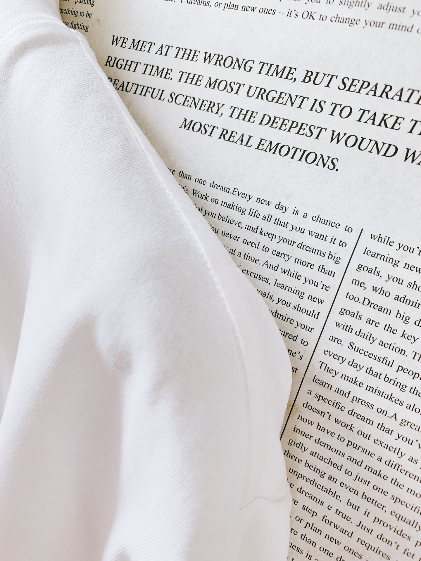 𝐁𝐚𝐥𝐞𝐧𝐜𝐢𝐚𝐠𝐚 巴黎世家 2025SS春夏新品 休闲印花T恤。经典圆领设计，不挑人，不管是单穿还是