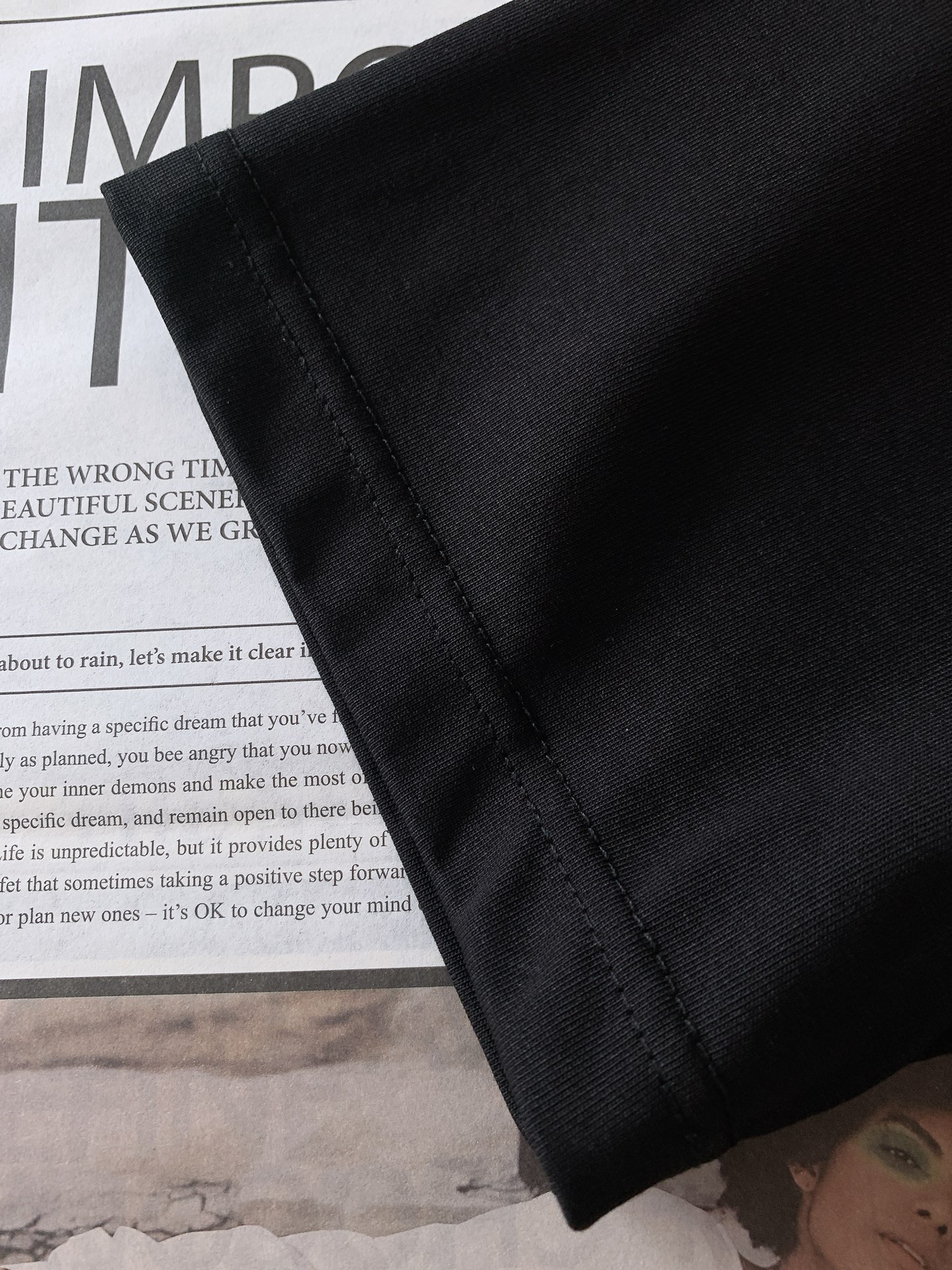 𝐁𝐚𝐥𝐞𝐧𝐜𝐢𝐚𝐠𝐚 巴黎世家 2025SS春夏新品 卡通印花T恤，细节控的时尚解药。故意用做旧纹理呈现