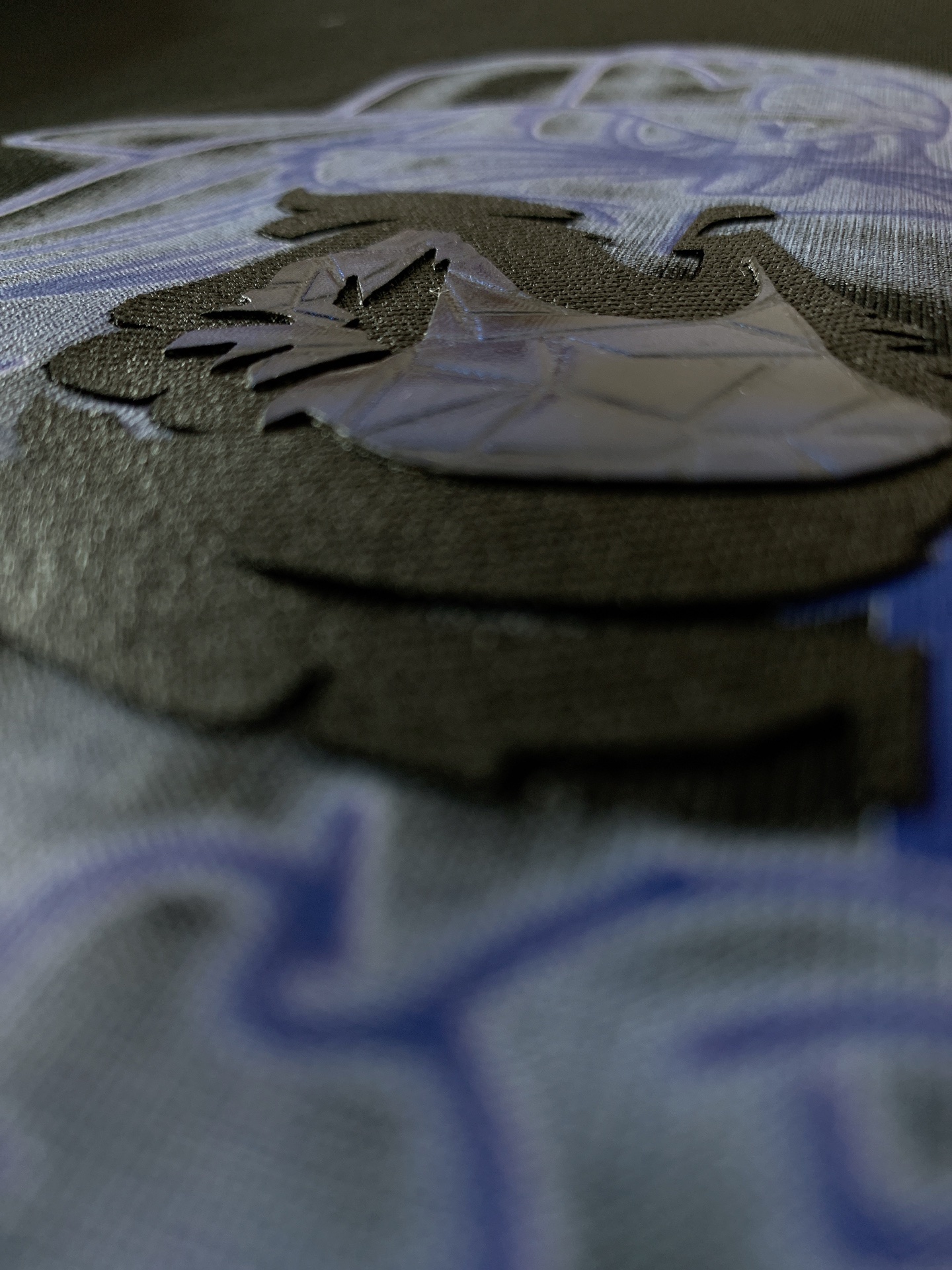 𝐁𝐚𝐥𝐞𝐧𝐜𝐢𝐚𝐠𝐚 巴黎世家 2025SS春夏新品 卡通印花T恤，细节控的时尚解药。故意用做旧纹理呈现