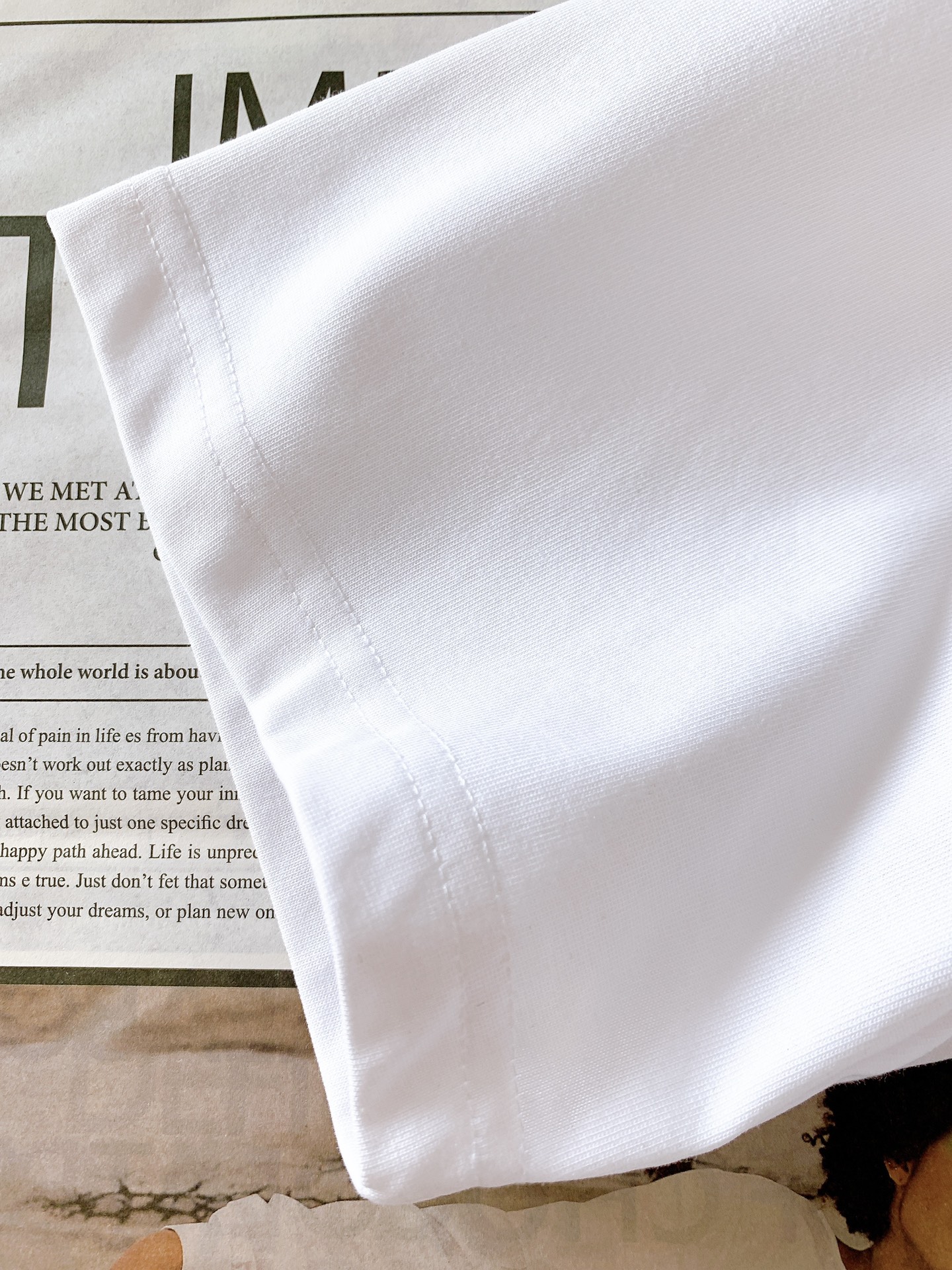 𝐁𝐚𝐥𝐞𝐧𝐜𝐢𝐚𝐠𝐚 巴黎世家 2025SS春夏新品 卡通印花T恤，细节控的时尚解药。故意用做旧纹理呈现