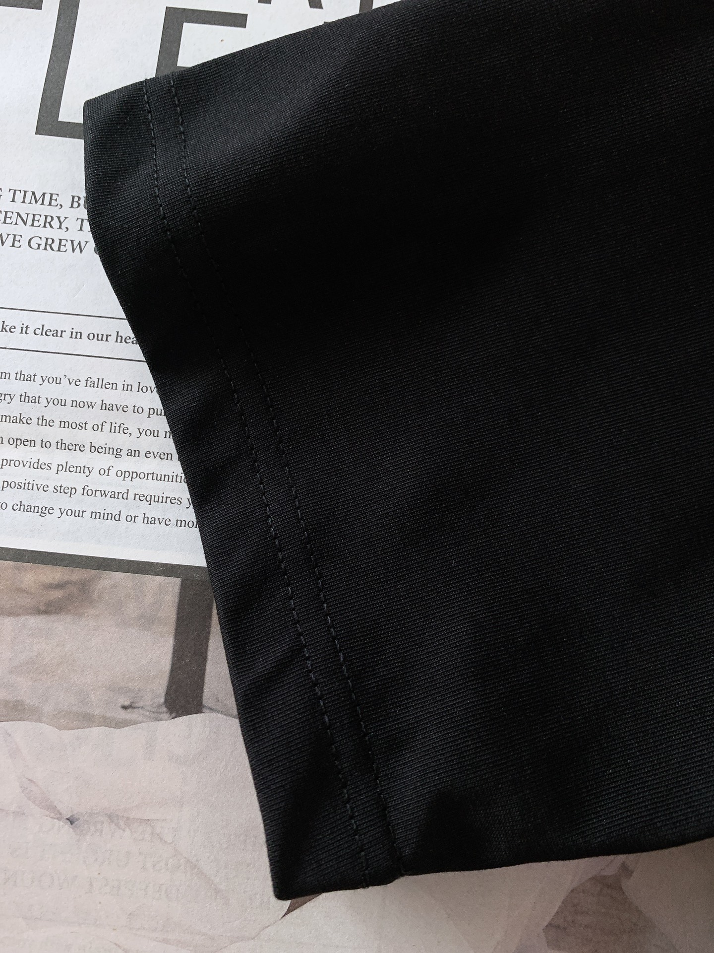 Hermès 爱马仕 2025SS春夏新品 男士高级休闲短TEE，标志性设计衔元素，亮眼时髦，品质感档次