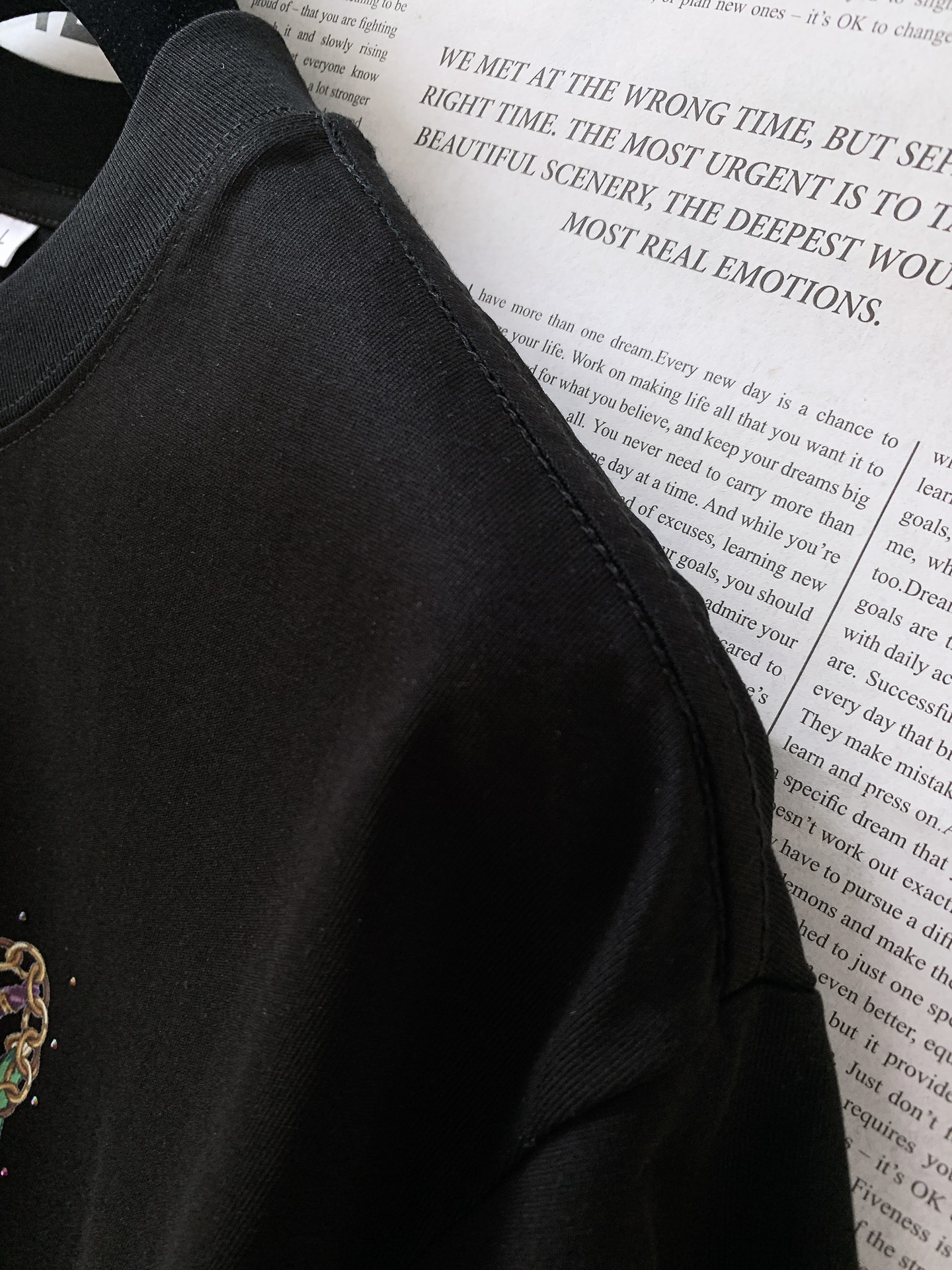 Hermès 爱马仕 2025SS春夏新品 男士高级休闲短TEE，标志性设计衔元素，亮眼时髦，品质感档次