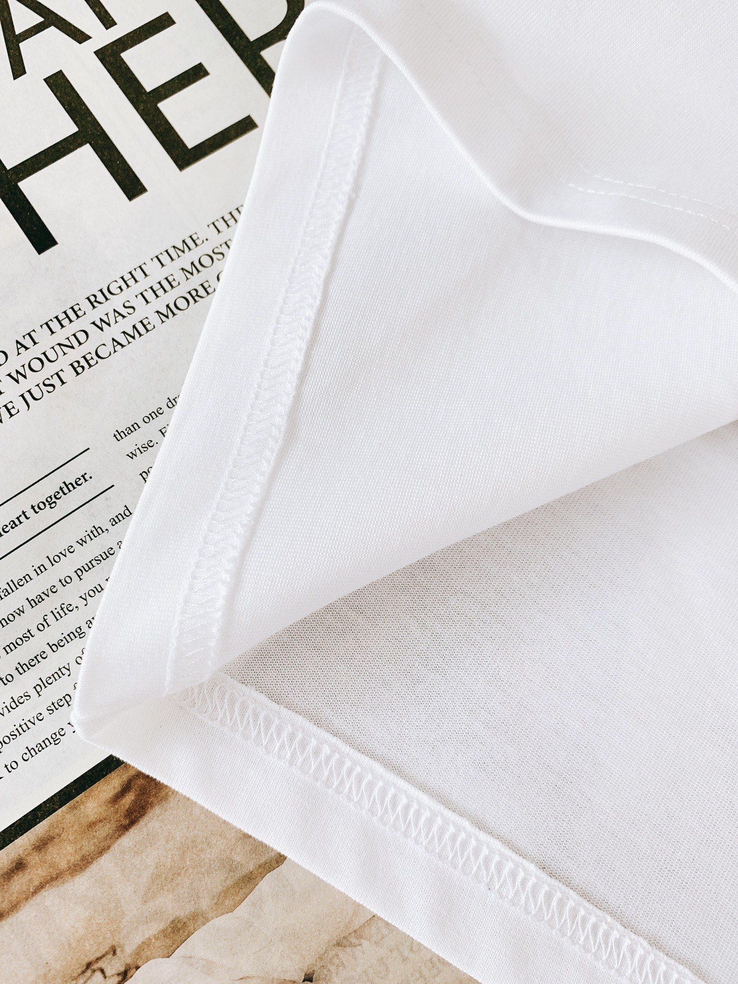 Hermès 爱马仕 2025SS春夏新品 男士高级休闲短TEE，标志性设计衔元素，亮眼时髦，品质感档次