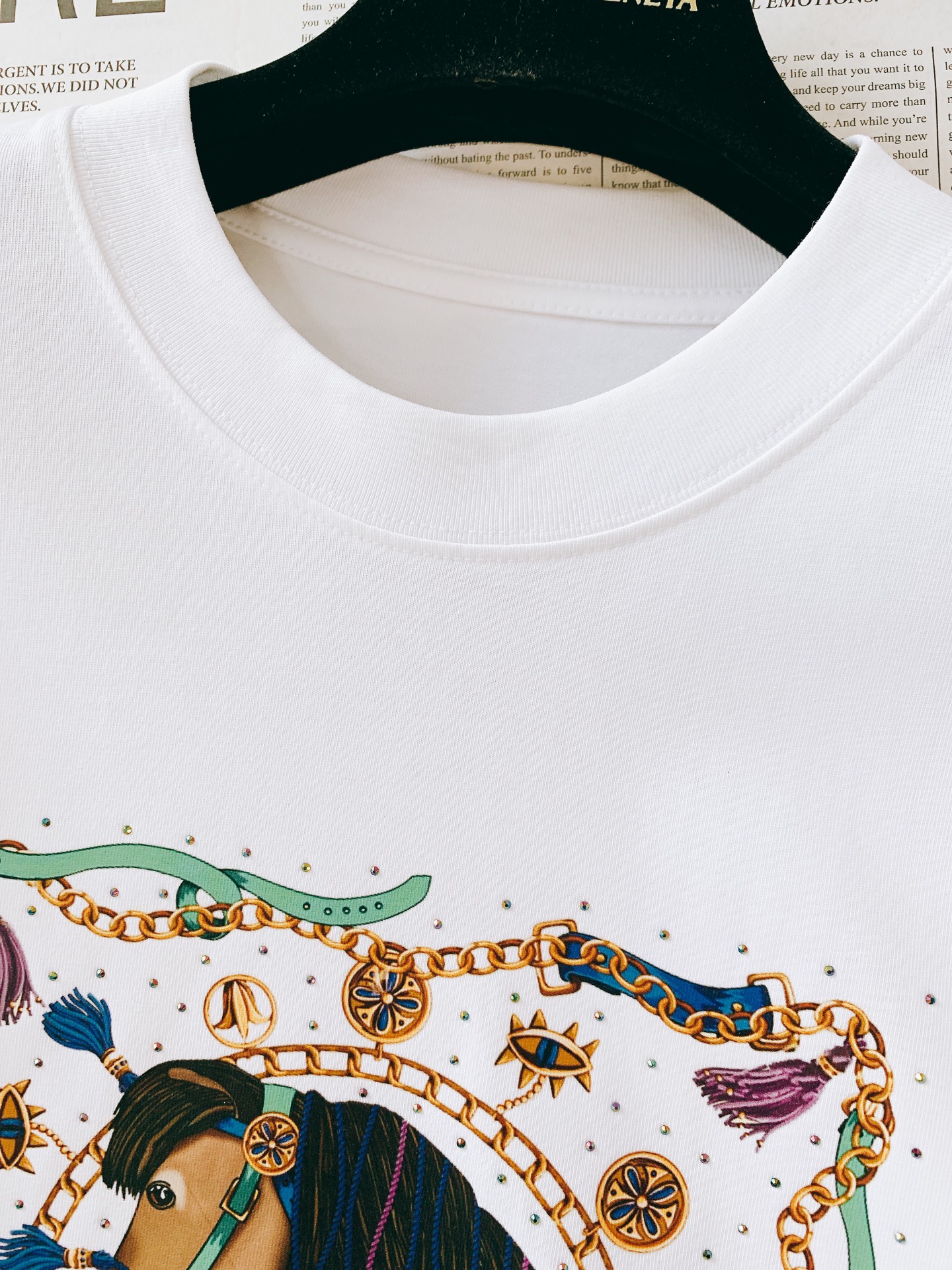 Hermès 爱马仕 2025SS春夏新品 男士高级休闲短TEE，标志性设计衔元素，亮眼时髦，品质感档次