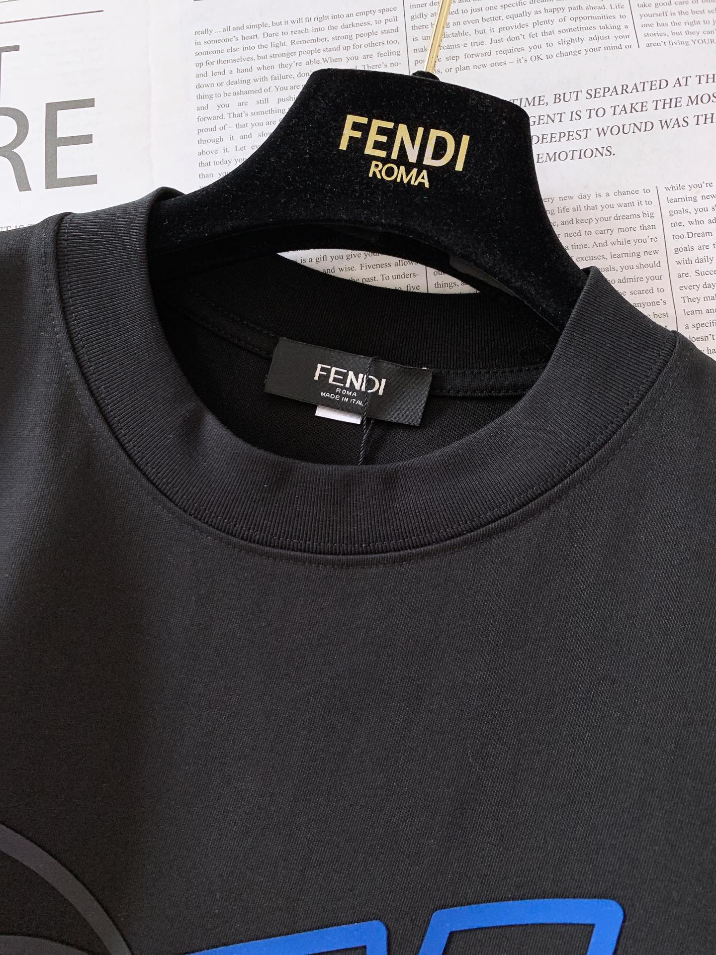 Fendi 芬迪 2025SS春夏新品 小怪兽系列短袖，前幅防水浮雕印花标识图案，完美的符合 最新系列风