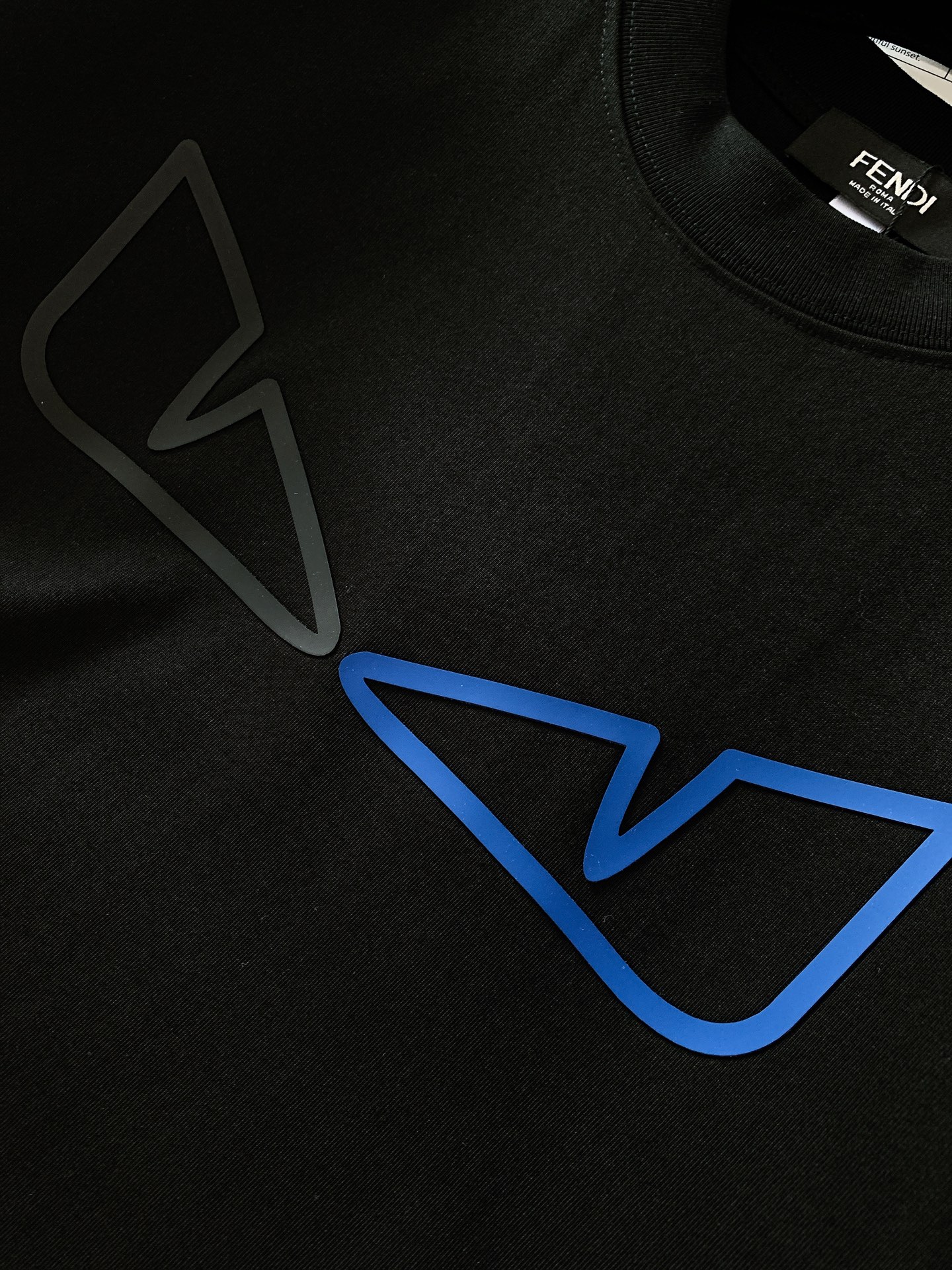 Fendi 芬迪 2025SS春夏新品 小怪兽系列短袖，前幅防水浮雕印花标识图案，完美的符合 最新系列风