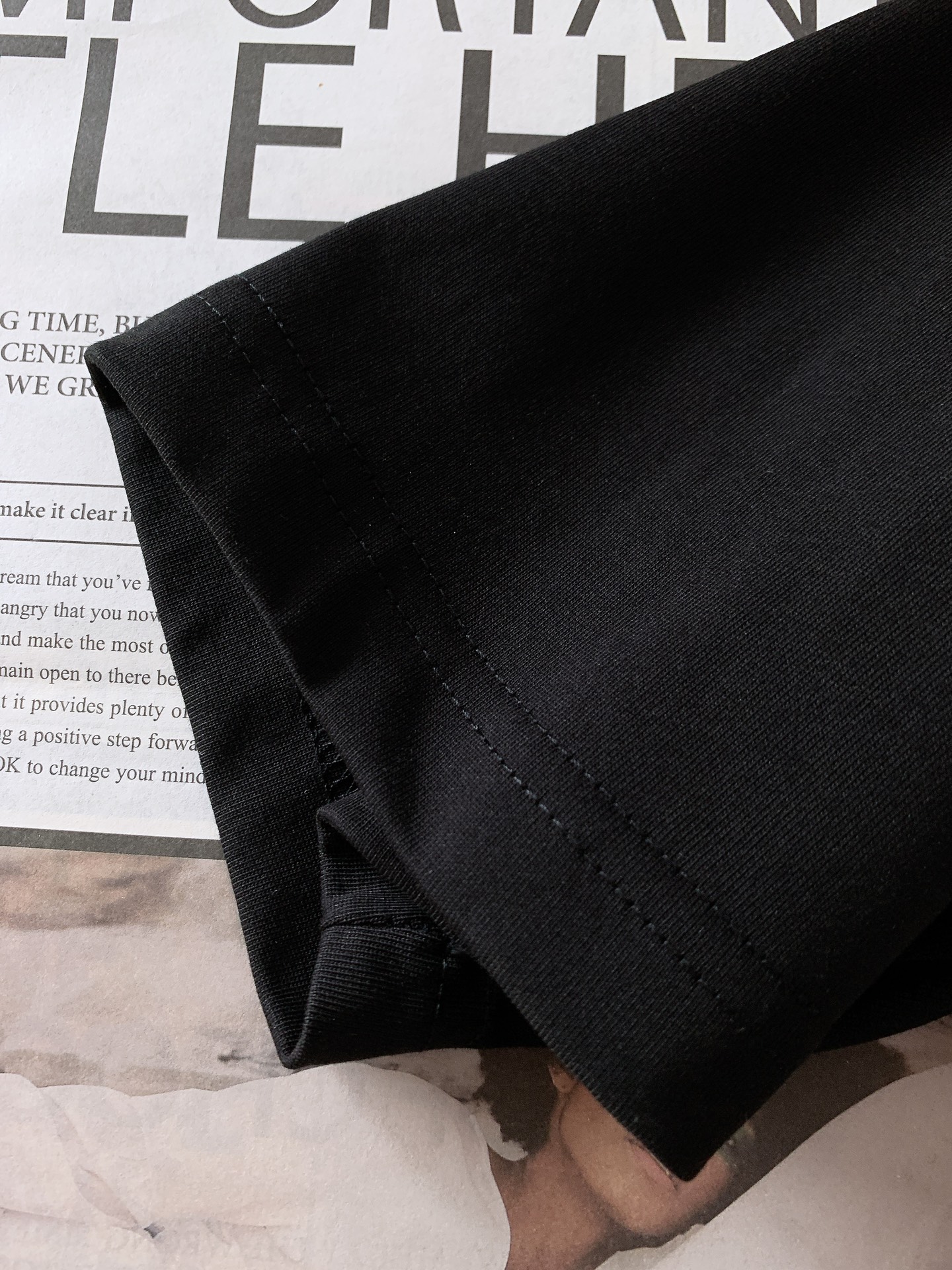 Fendi 芬迪 2025SS春夏新品 小怪兽系列短袖，前幅防水浮雕印花标识图案，完美的符合 最新系列风