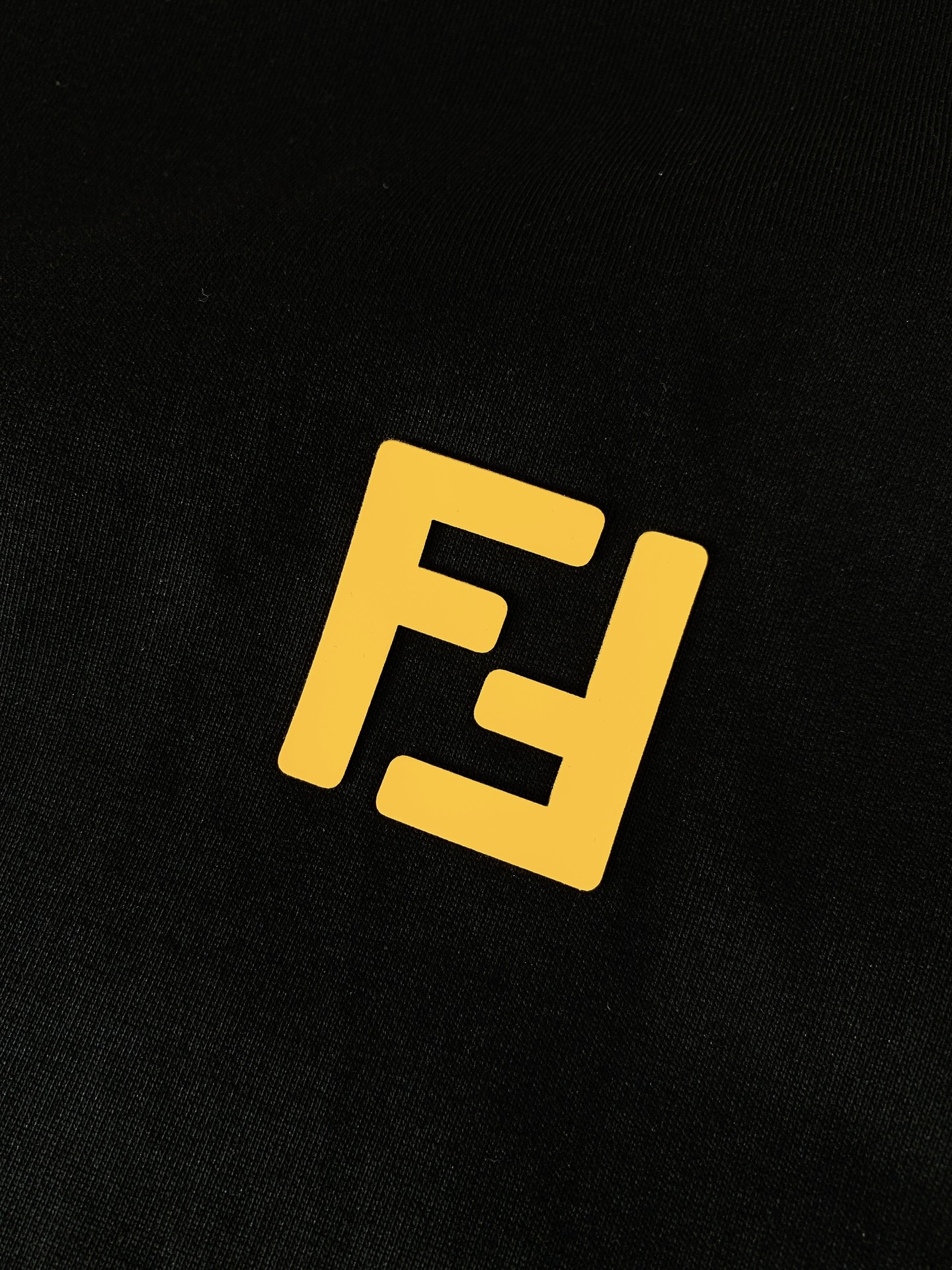 Fendi 芬迪 2025SS春夏新品 小怪兽系列短袖，前幅防水浮雕印花标识图案，完美的符合 最新系列风