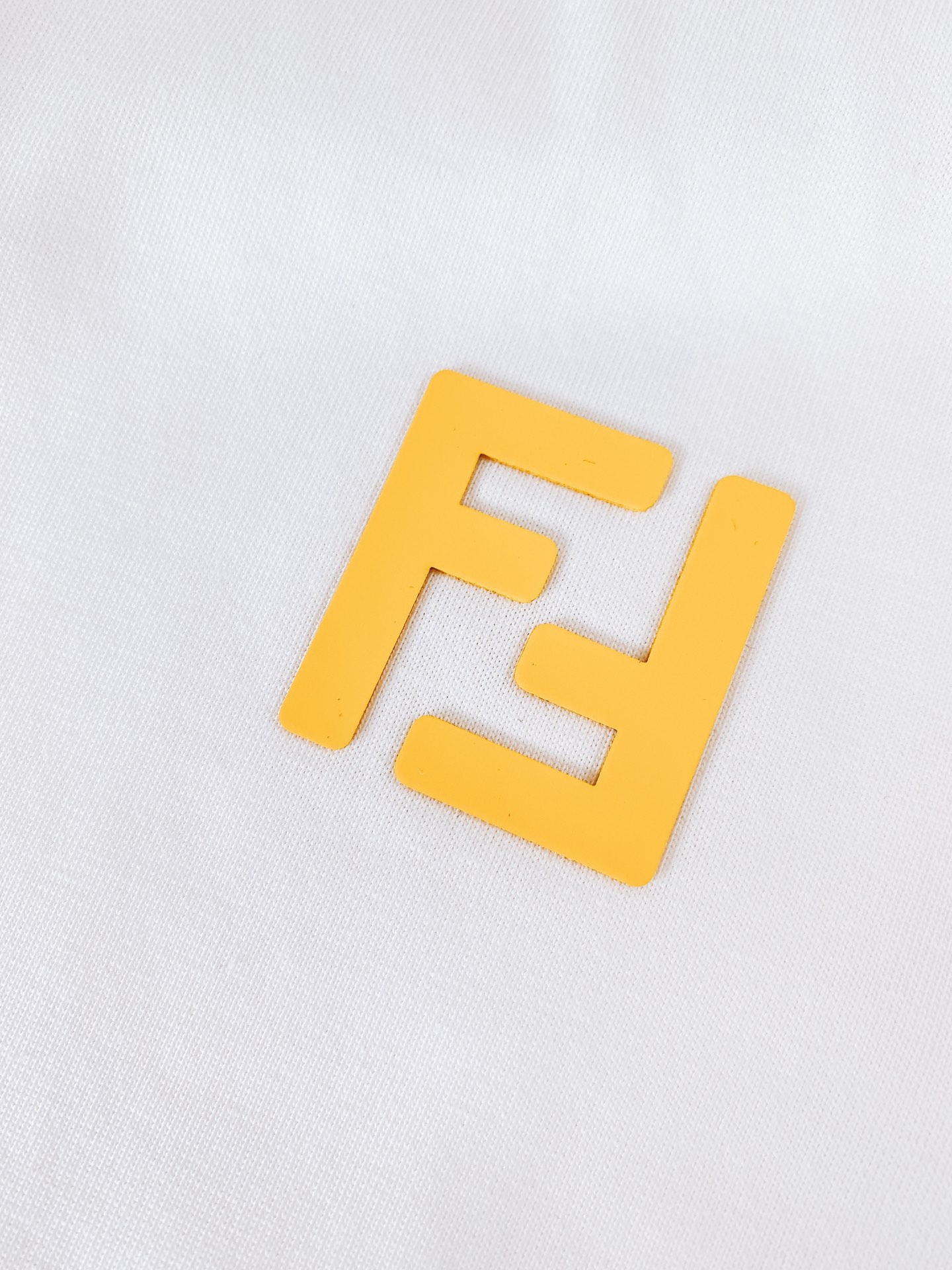 Fendi 芬迪 2025SS春夏新品 小怪兽系列短袖，前幅防水浮雕印花标识图案，完美的符合 最新系列风