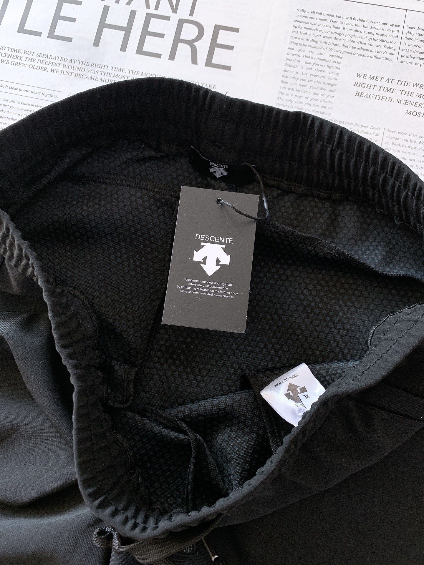 DESCENTE 迪桑特 2025FW早秋新品时尚抽绳休闲裤，渠道精品，宽松体常规设计裁剪,兼具个性时尚