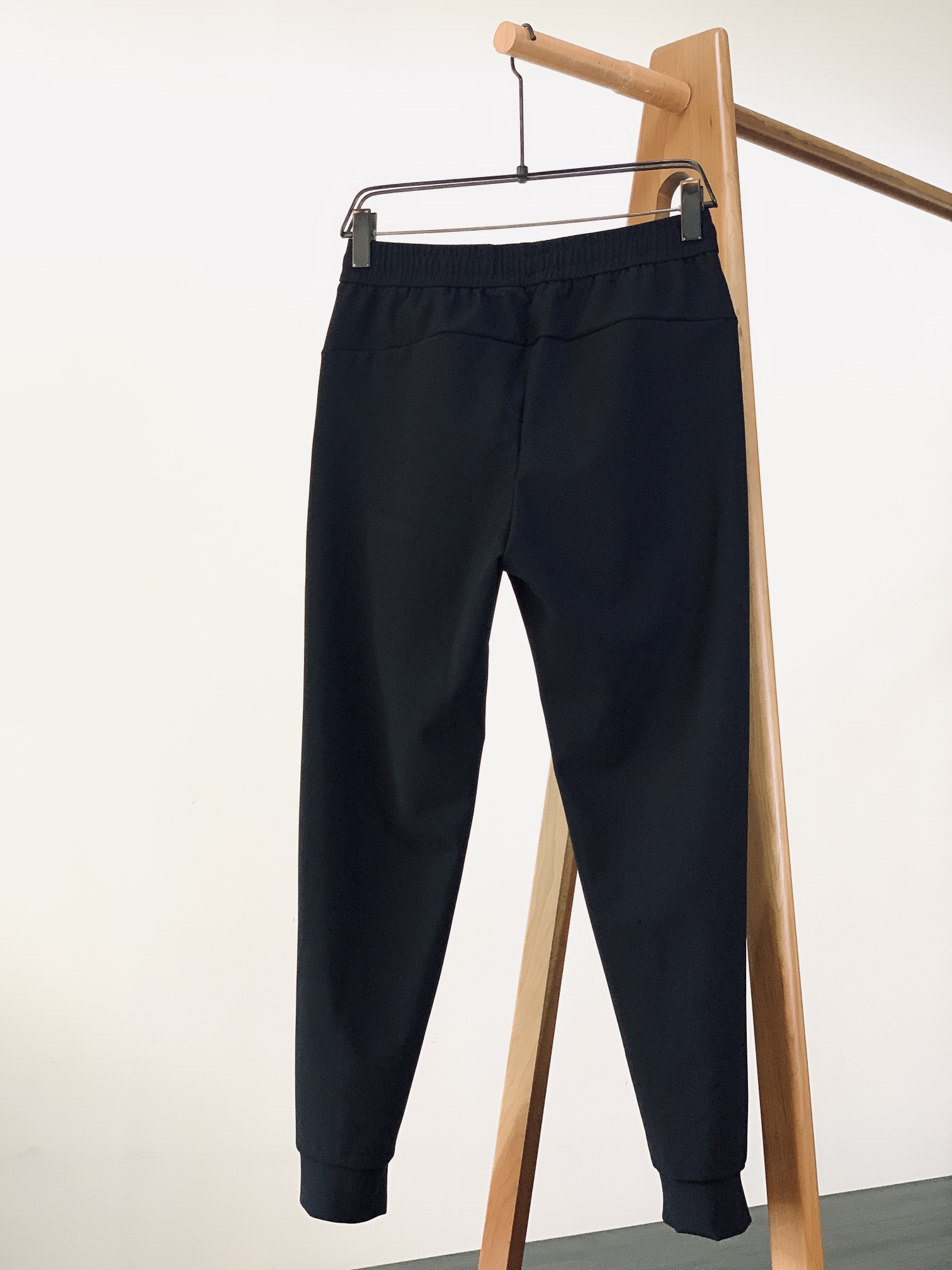 DESCENTE 迪桑特 2025FW早秋新品时尚抽绳休闲裤，渠道精品，宽松体常规设计裁剪,兼具个性时尚