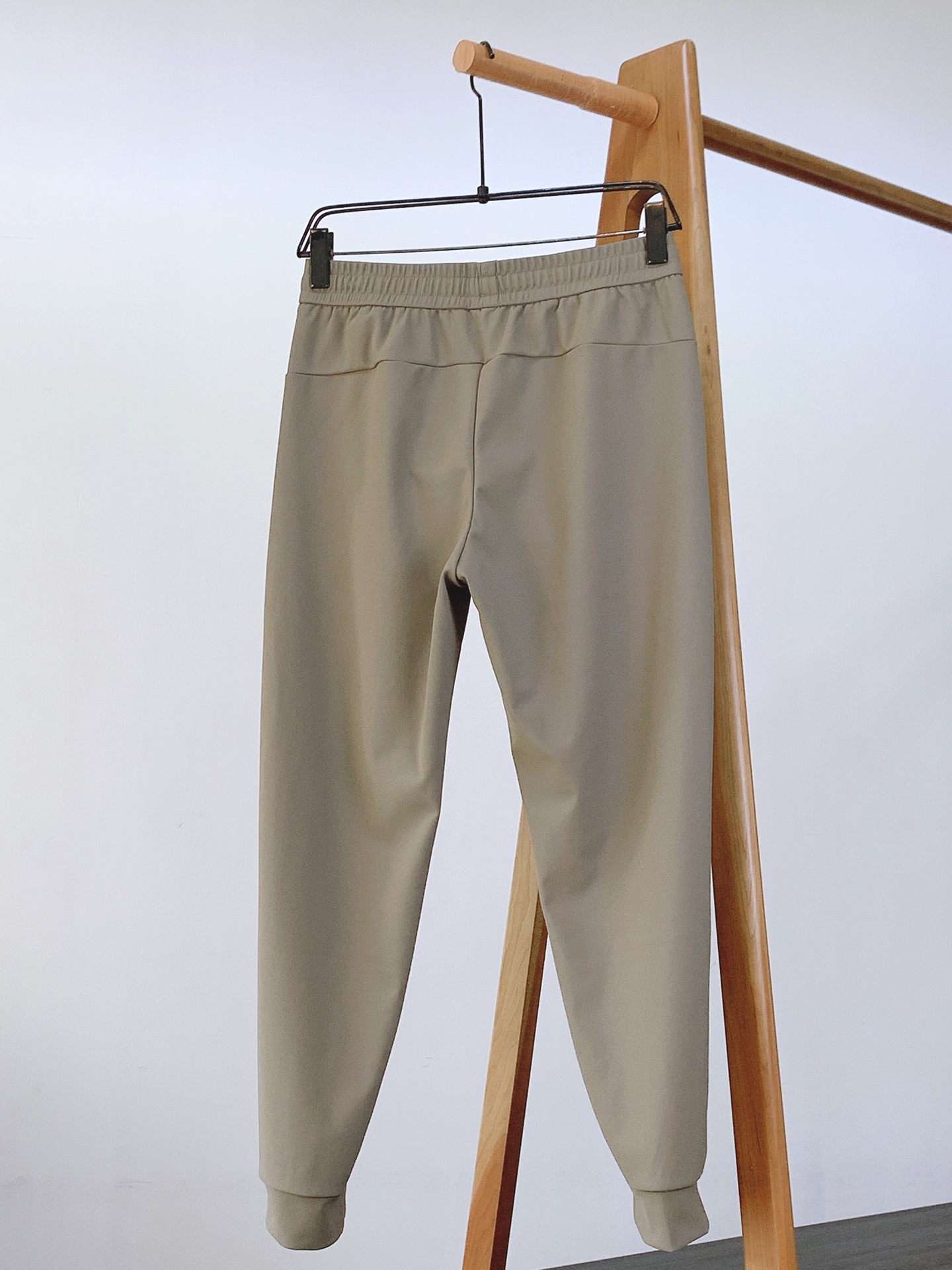 DESCENTE 迪桑特 2025FW早秋新品时尚抽绳休闲裤，渠道精品，宽松体常规设计裁剪,兼具个性时尚