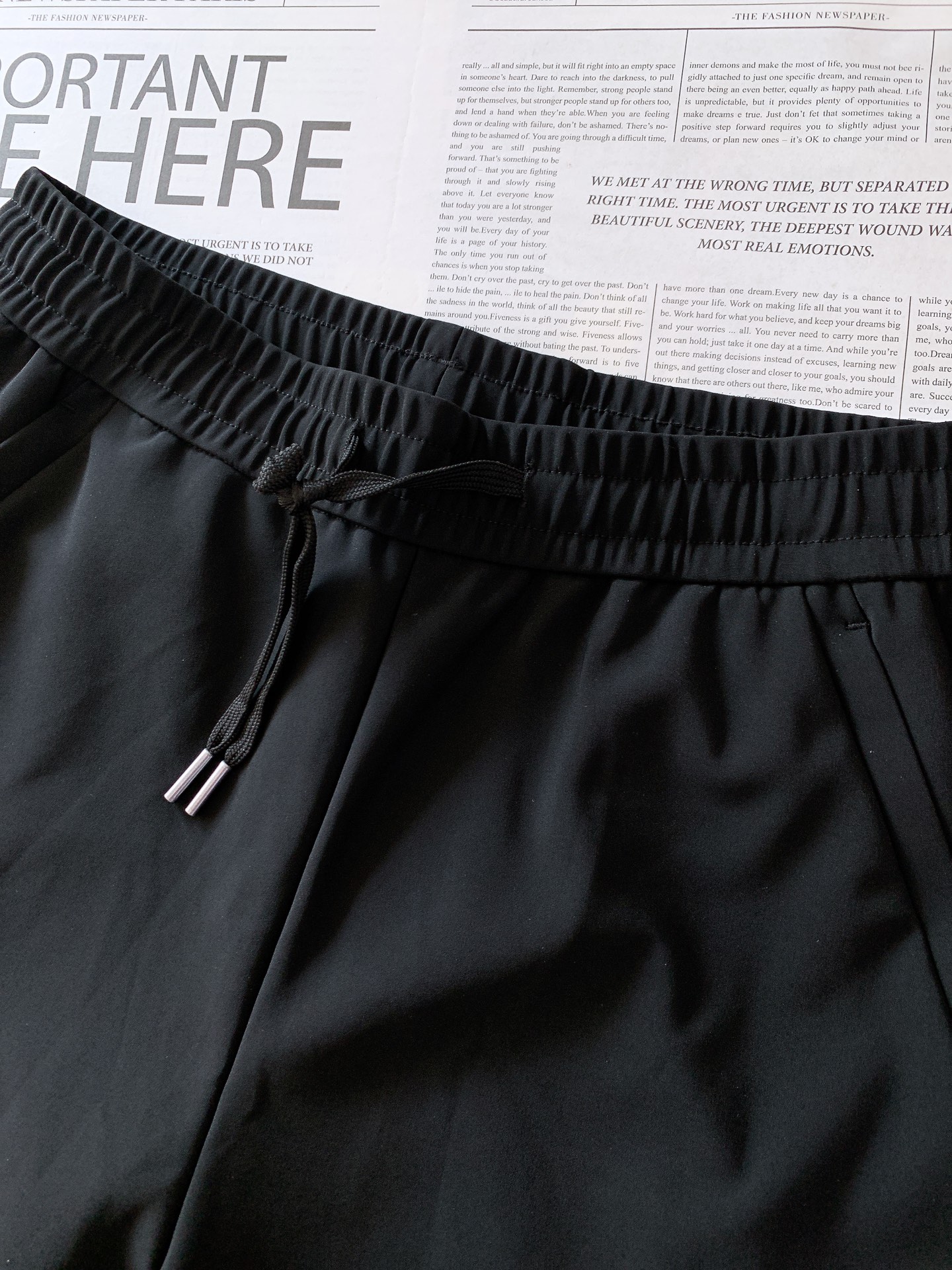 DESCENTE 迪桑特 2025FW早秋新品时尚抽绳休闲裤，渠道精品，宽松体常规设计裁剪,兼具个性时尚