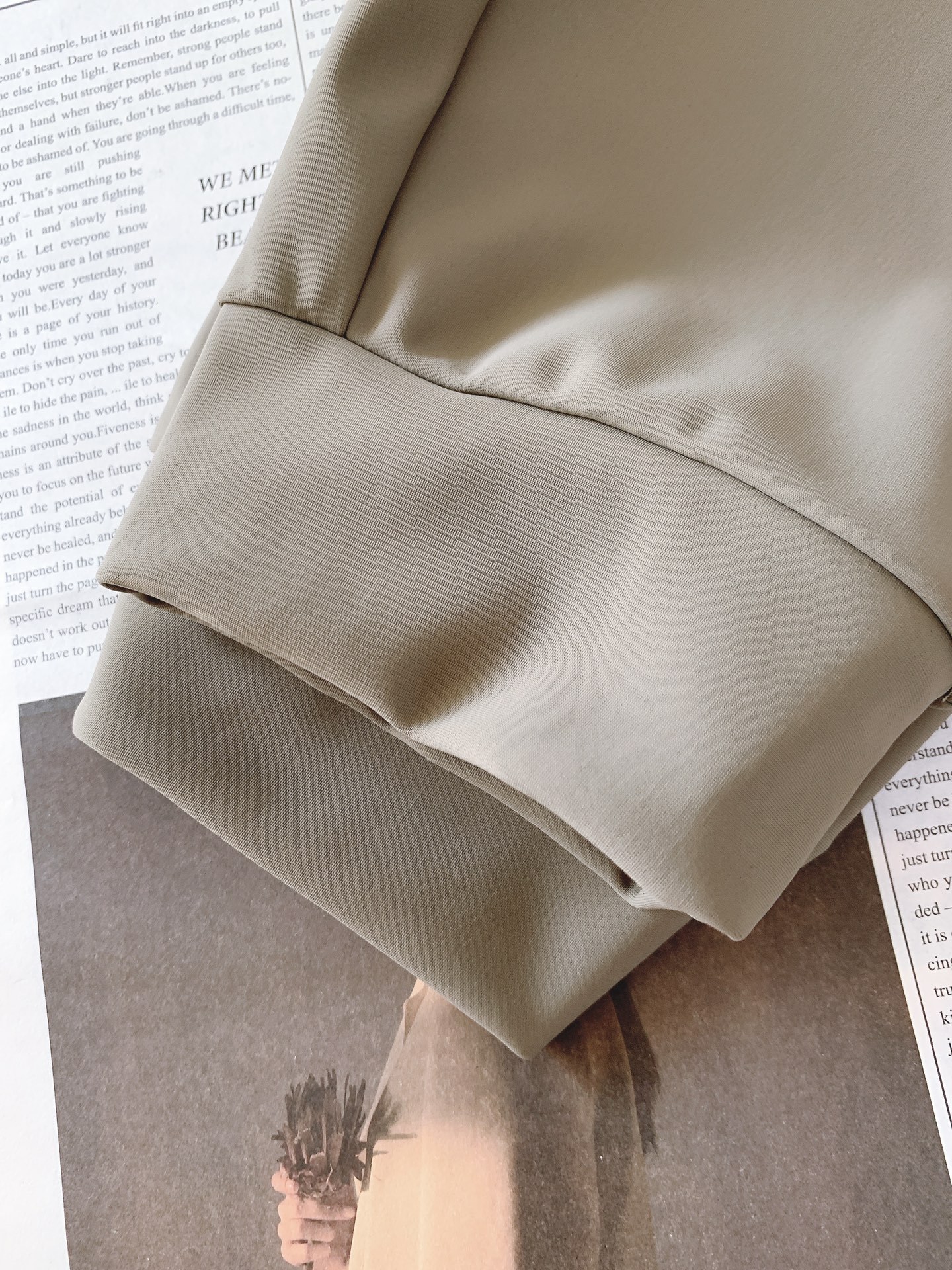 DESCENTE 迪桑特 2025FW早秋新品时尚抽绳休闲裤，渠道精品，宽松体常规设计裁剪,兼具个性时尚