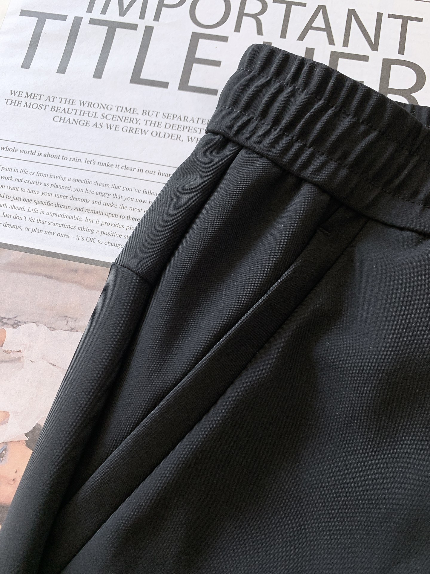 DESCENTE 迪桑特 2025FW早秋新品时尚抽绳休闲裤，渠道精品，宽松体常规设计裁剪,兼具个性时尚