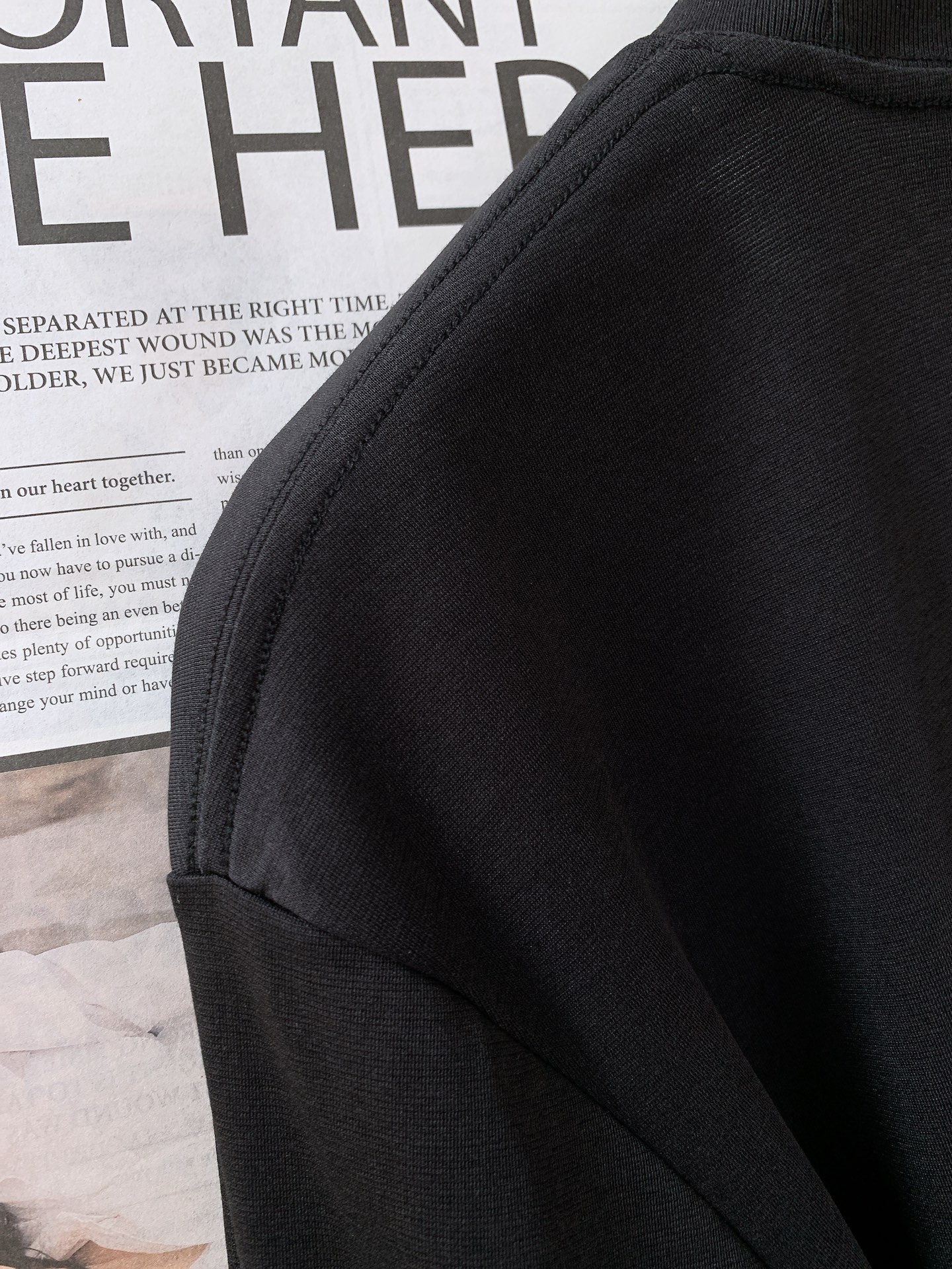 DESCENTE 迪桑特 2025FW秋冬新品 休闲长袖打底衫，立体感logo廓形长袖打底T恤，甄选优质