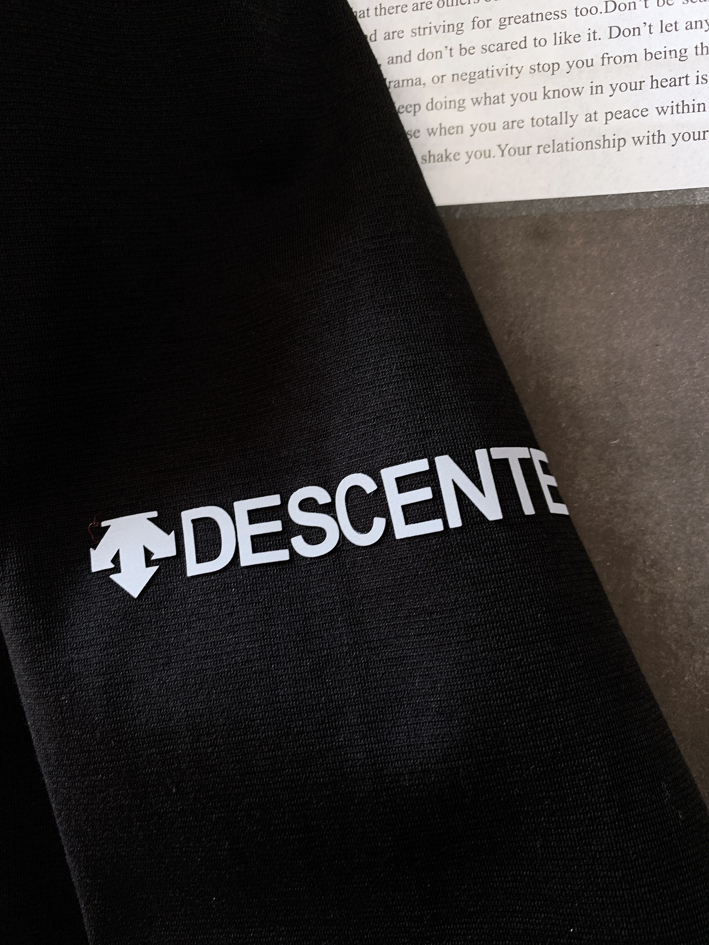 DESCENTE 迪桑特 2025FW秋冬新品 休闲长袖打底衫，立体感logo廓形长袖打底T恤，甄选优质